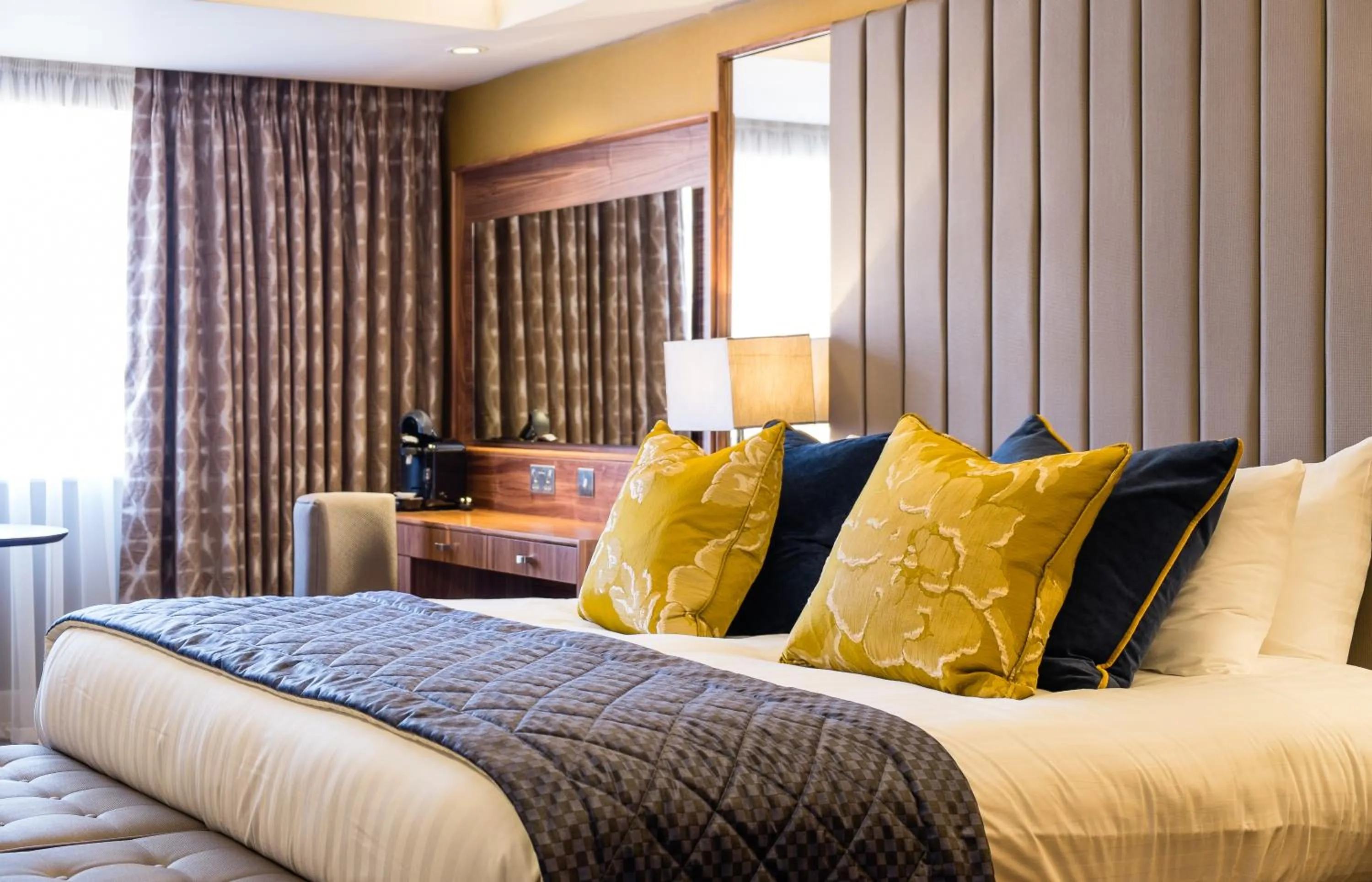 Bedroom, Bed in Lea Marston Hotel