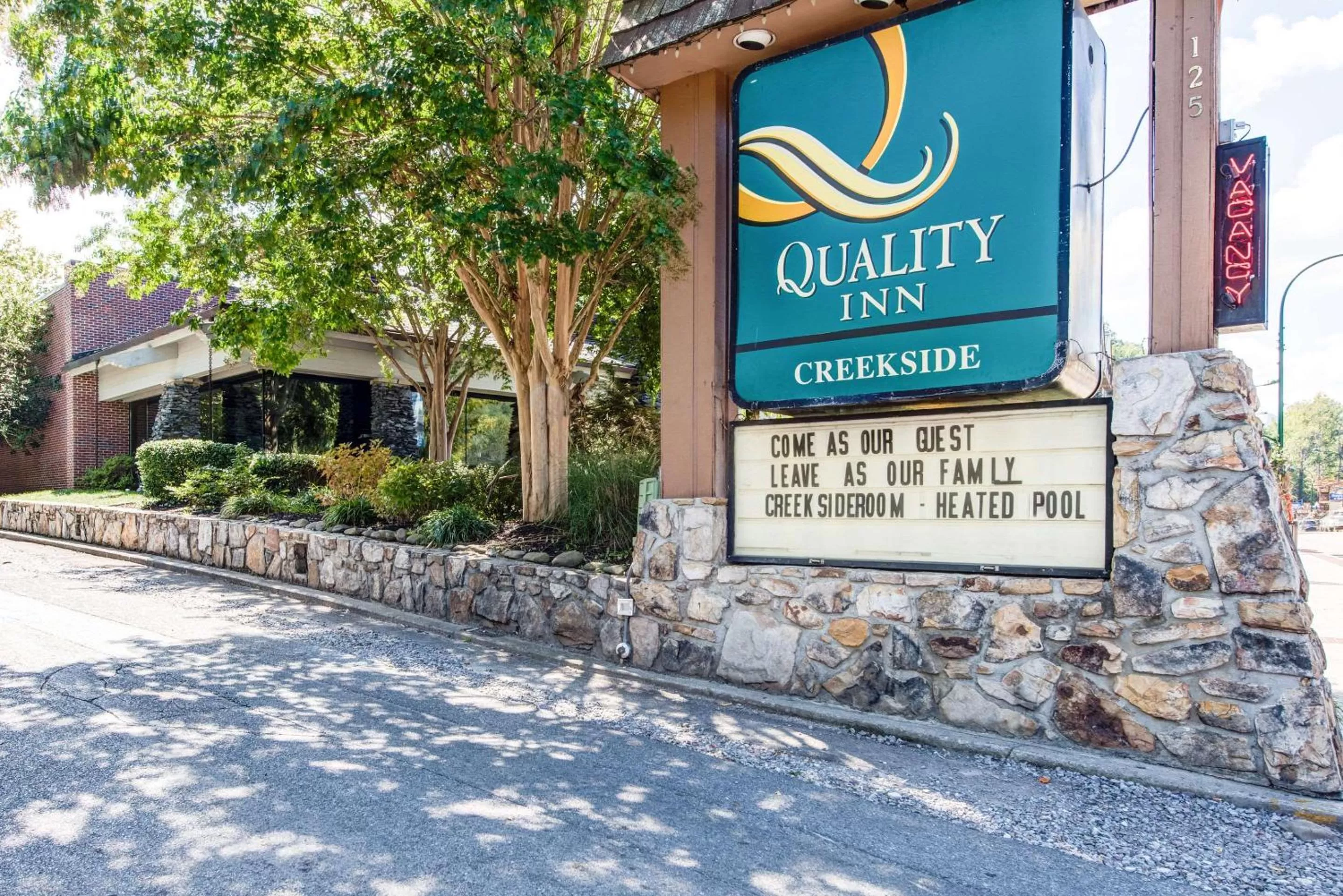 Property building in Quality Inn Creekside - Downtown Gatlinburg
