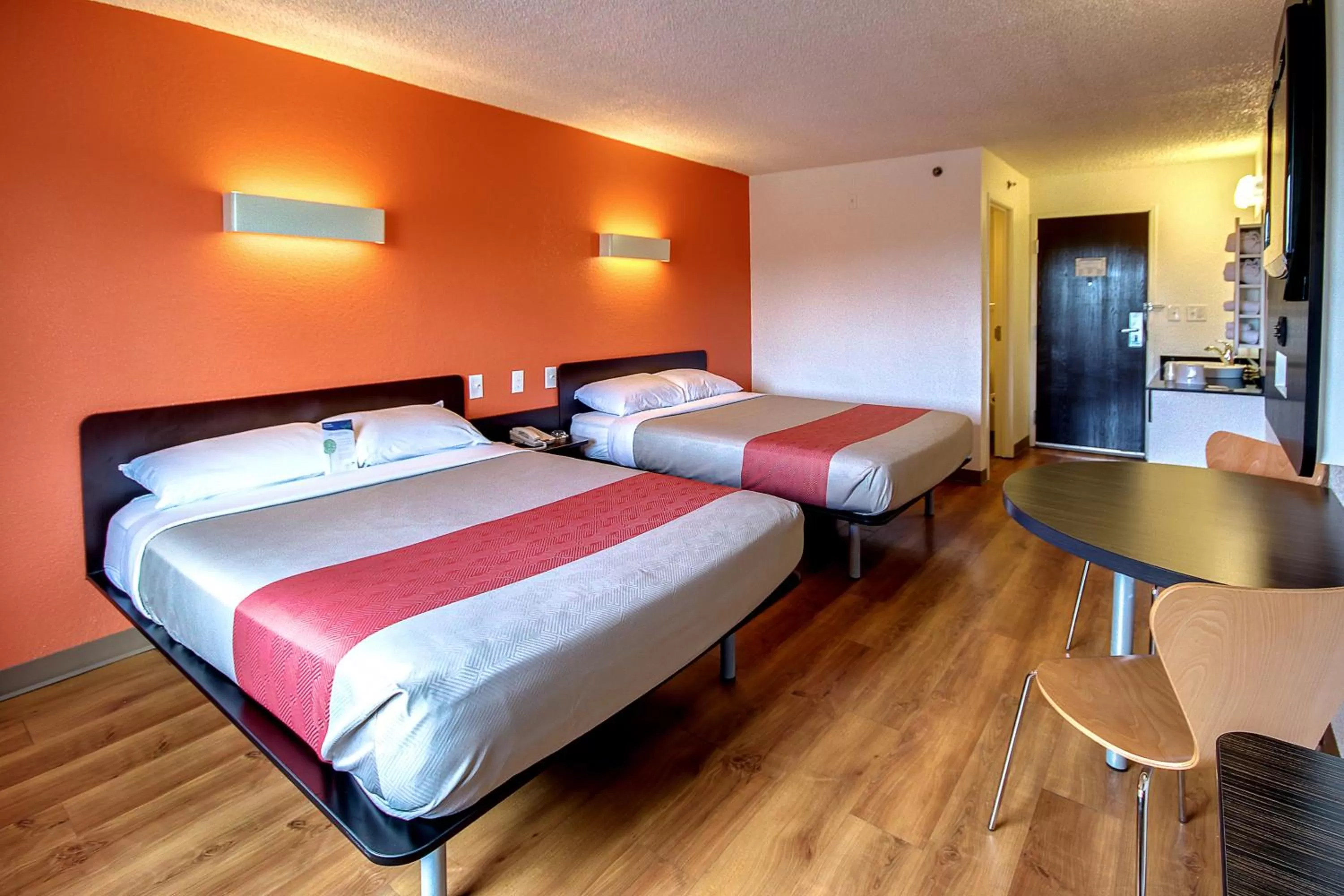 Bedroom, Bed in Motel 6 King Of Prussia PA