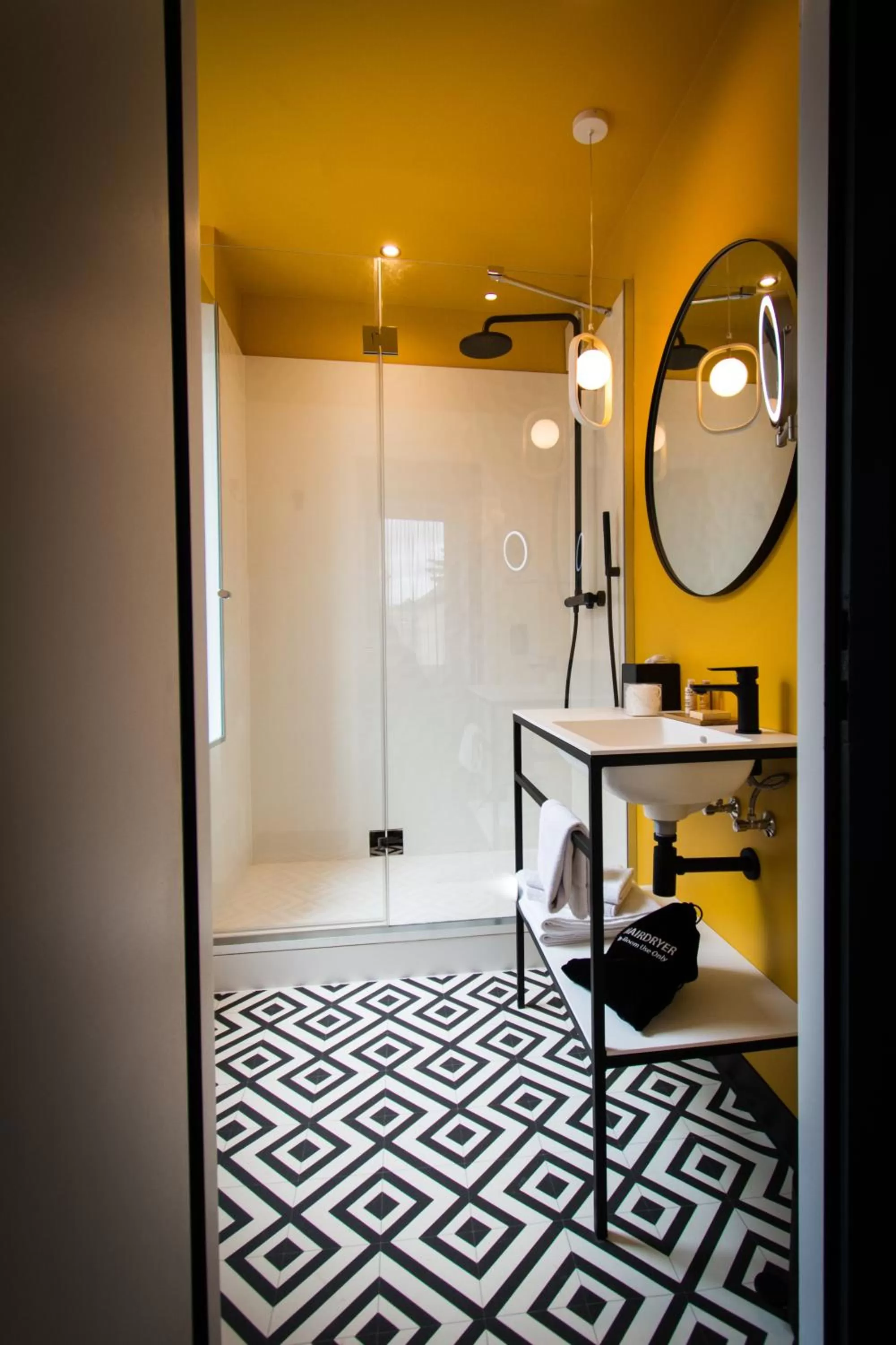 Bathroom in L' Hôtel & Spa Ribeauville- Haut-Koenigsbourg