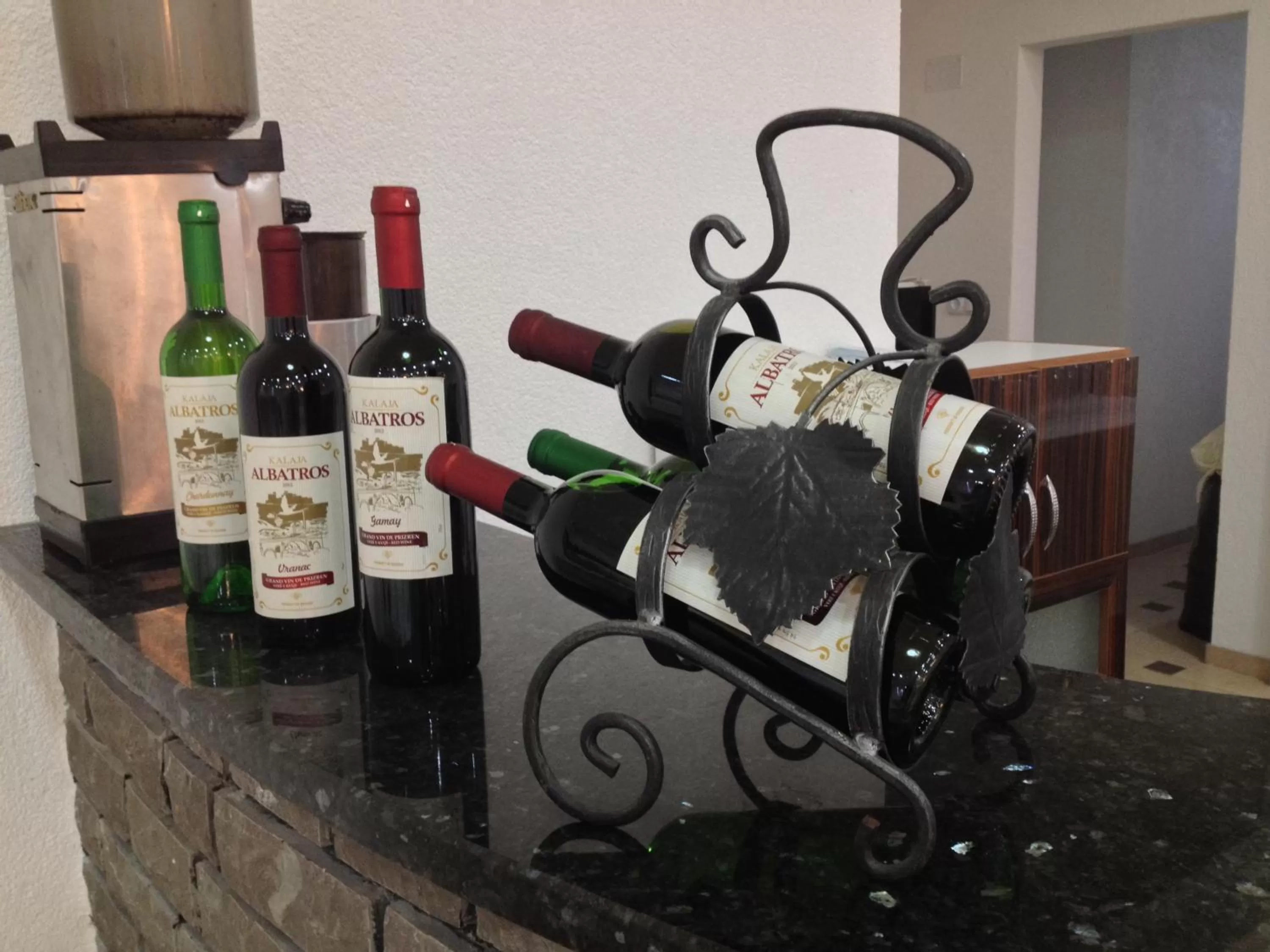 Restaurant/places to eat in Hotel Albatros