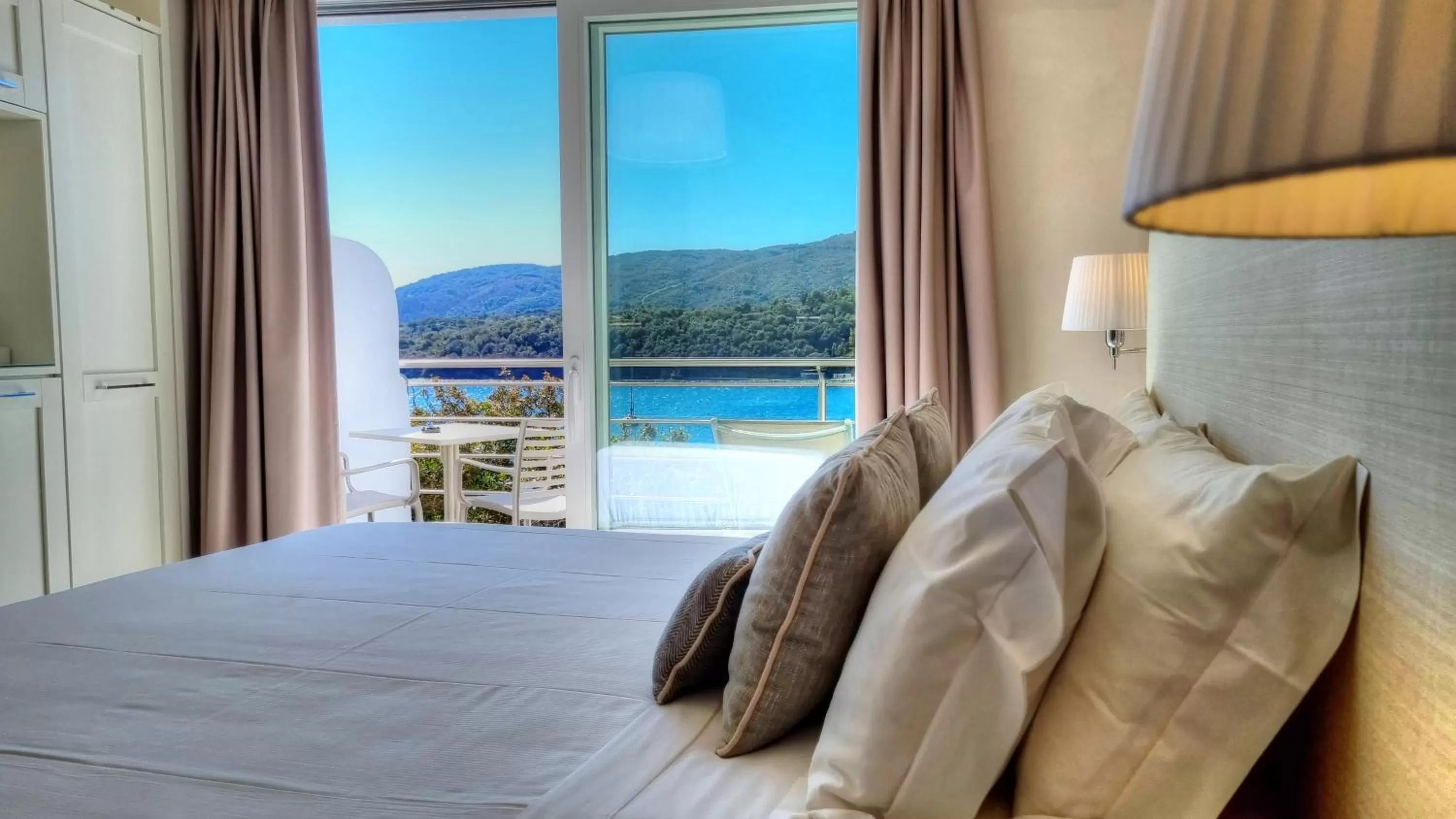 Bedroom, Bed in Hotel Plaza