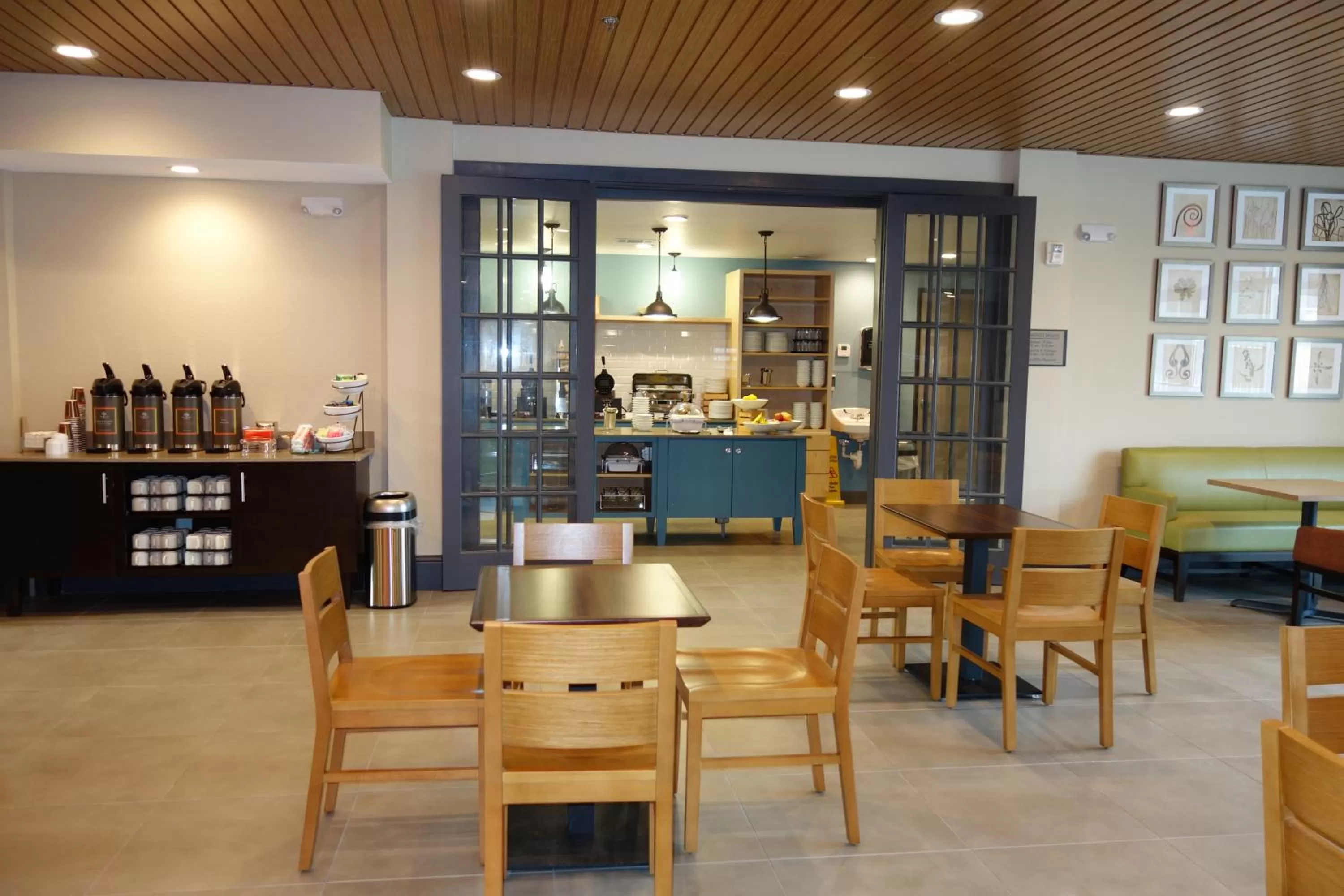 Restaurant/places to eat in Best Western Plus Westheimer - Westchase Inn & Suites