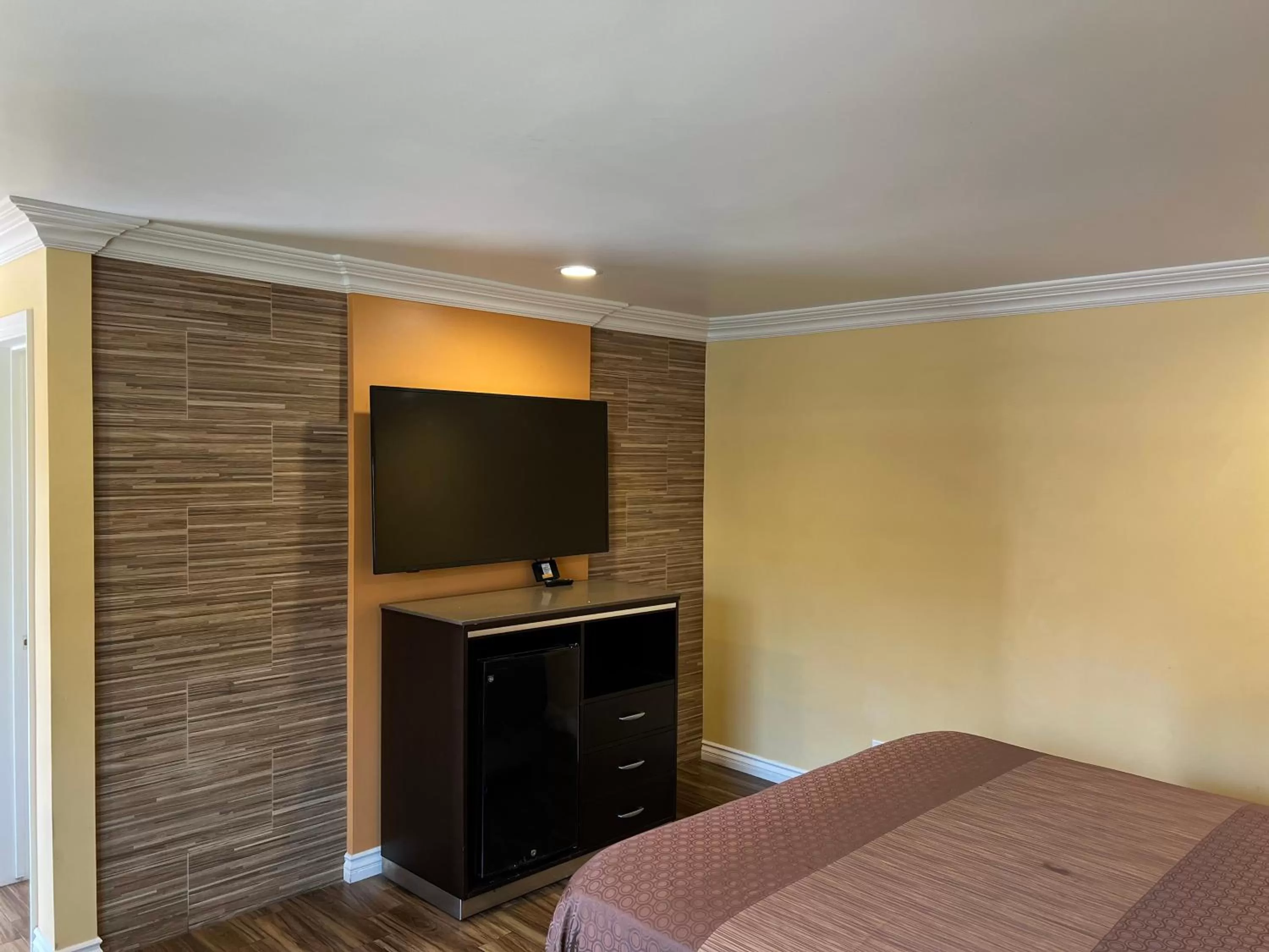 Bedroom, Bed in Walnut Inn & Suites West Covina