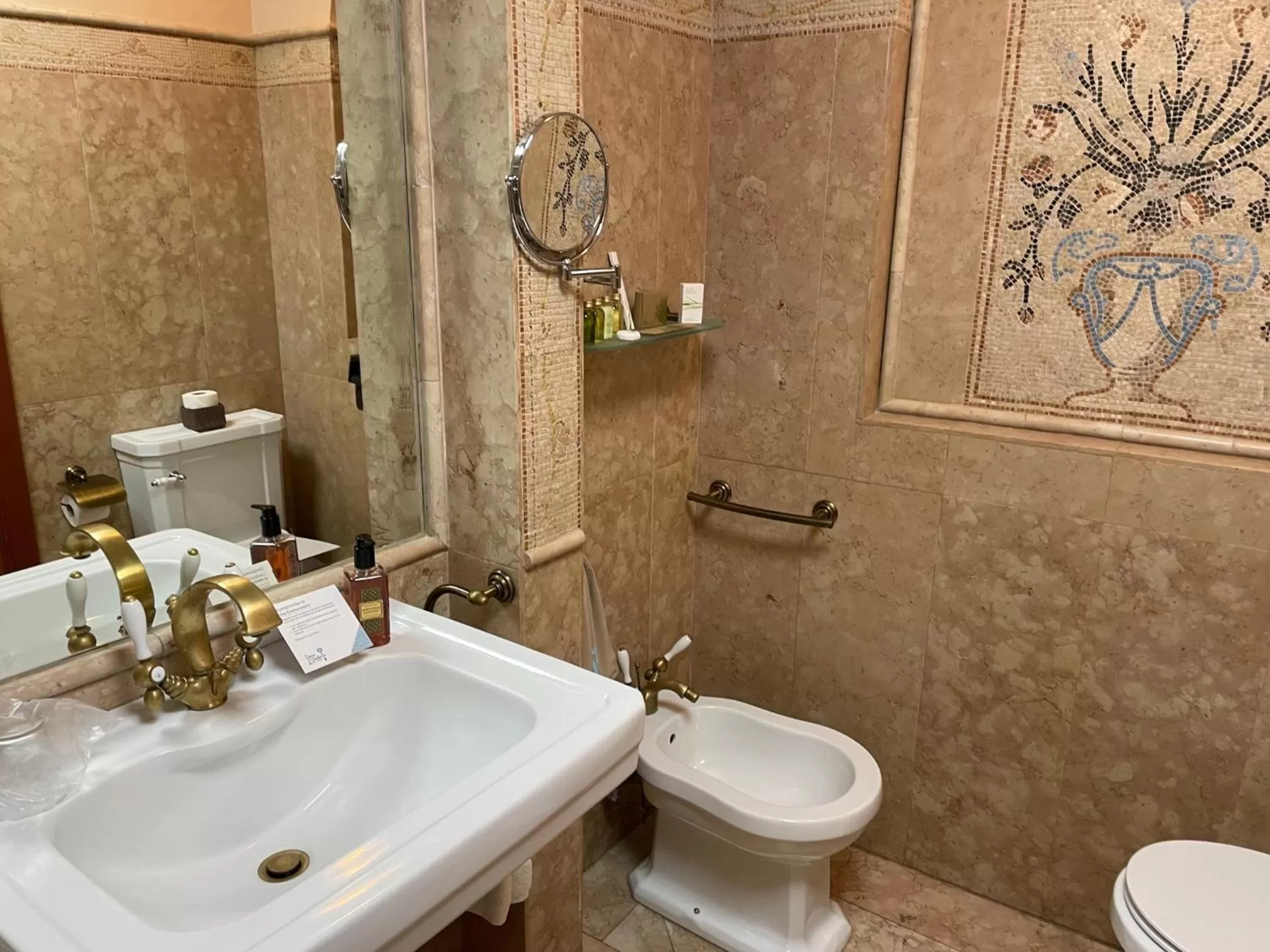 Toilet in La Llave de la Judería Hotel Boutique