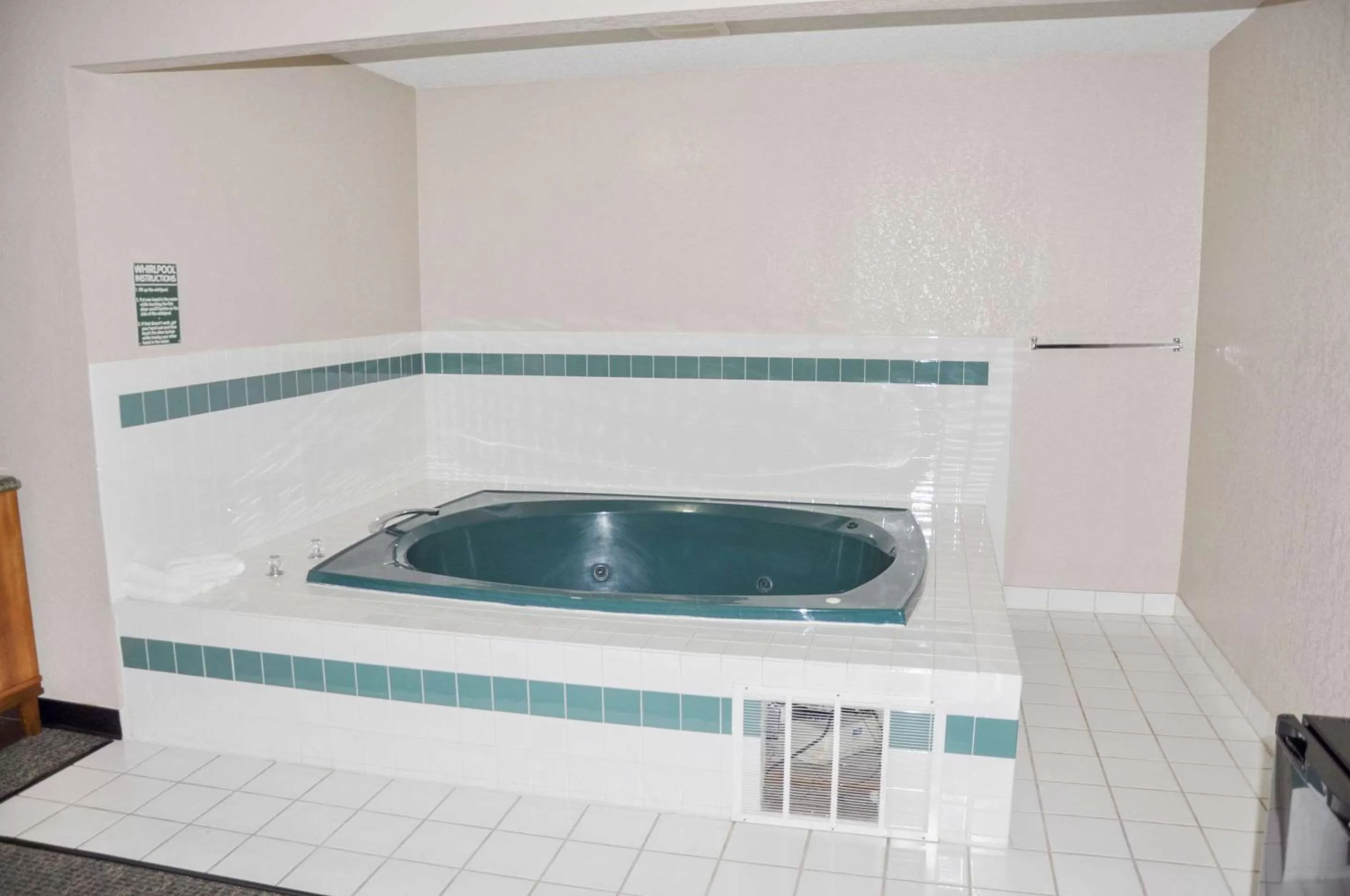 Photo of the whole room in Rodeway Inn