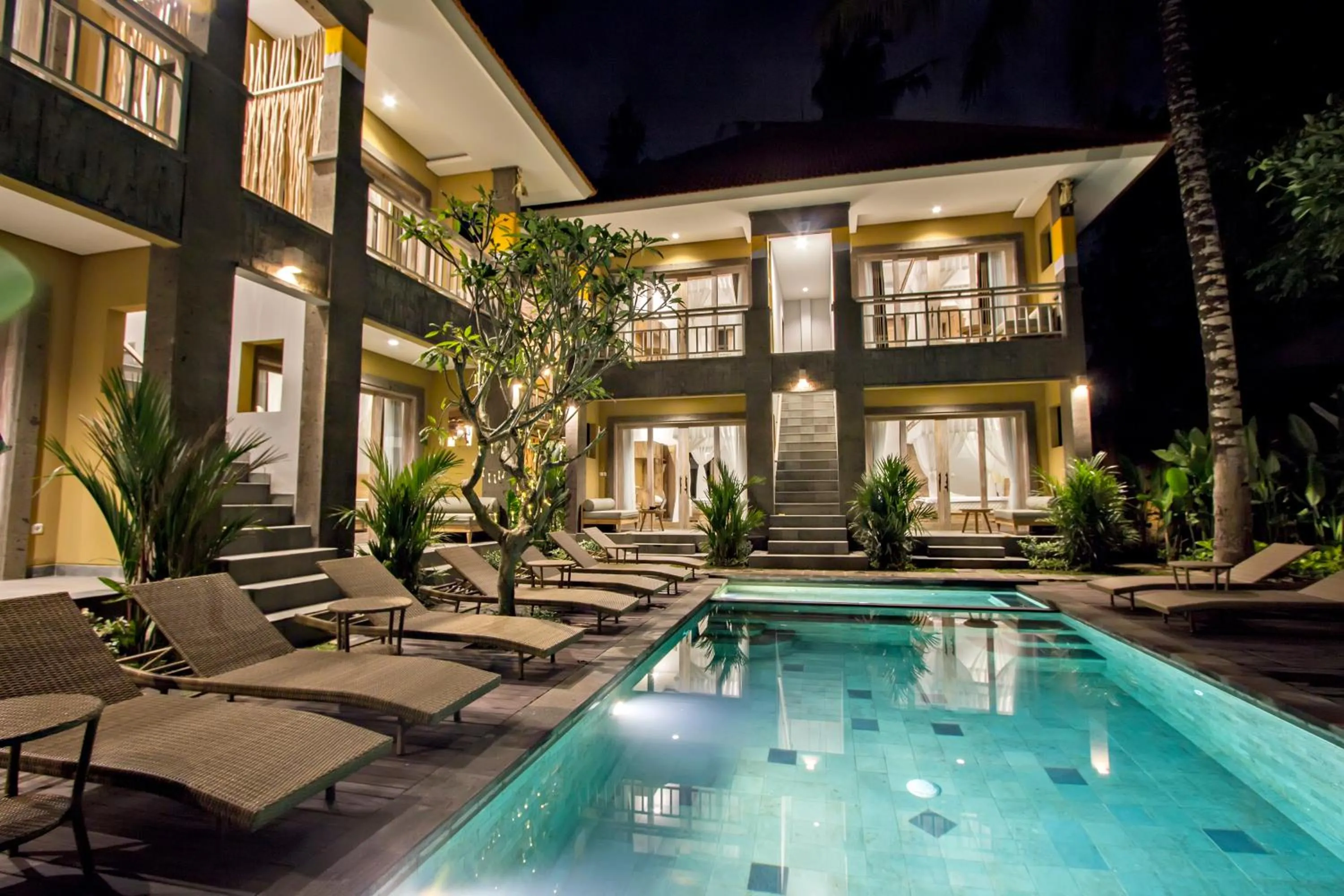 Swimming pool in Ubad Retreat