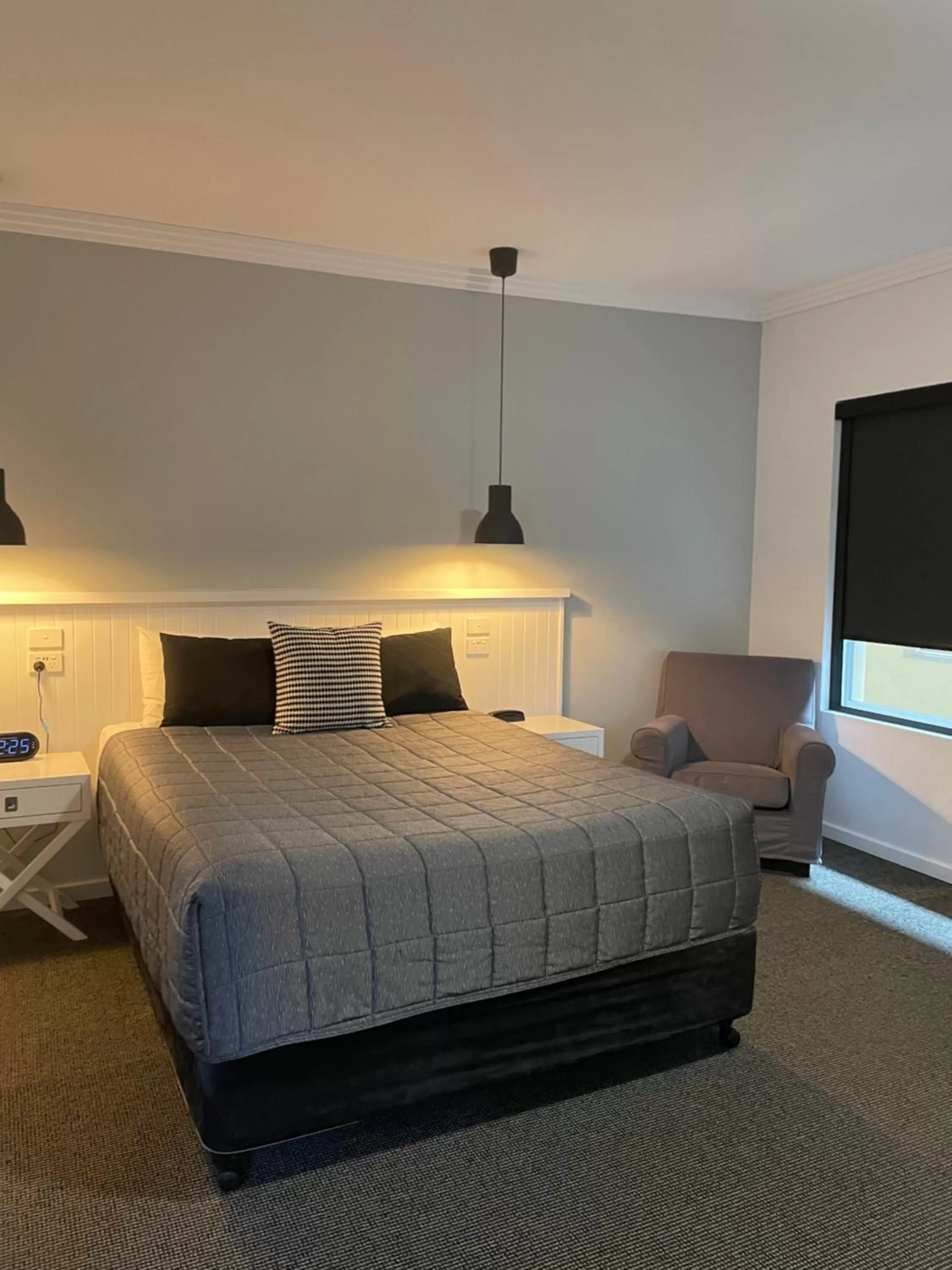 Bedroom, Bed in Noah's Mid City Motor Inn Muswellbrook