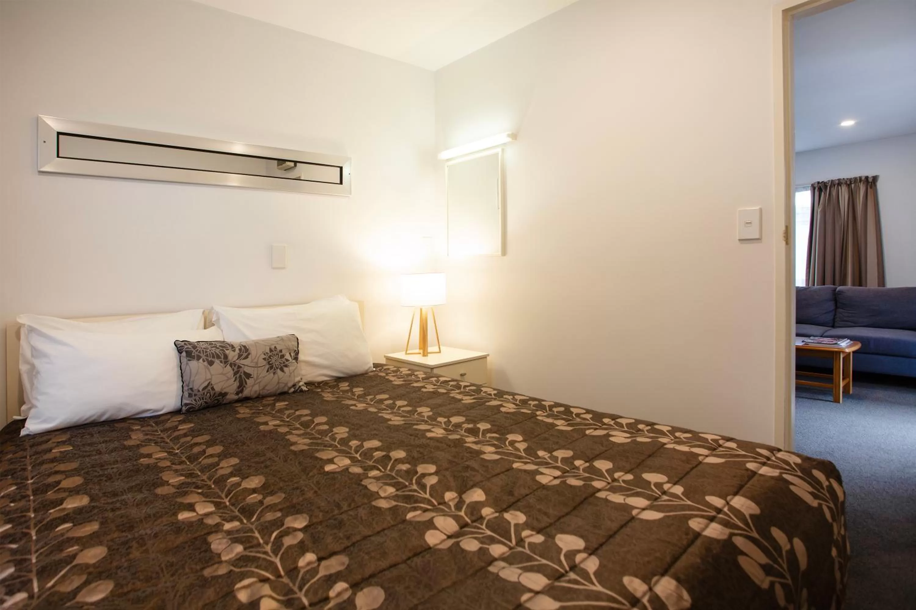 Bed in Casino Court Motor Lodge