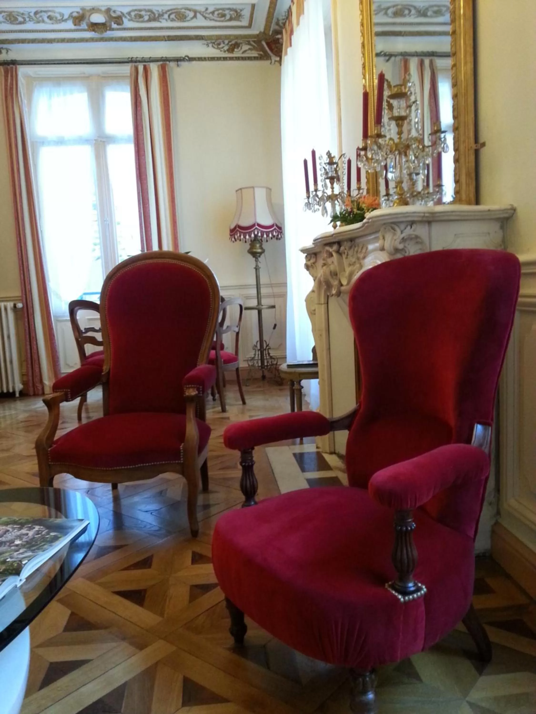 Lounge or bar in La Maison d'Adelaïde