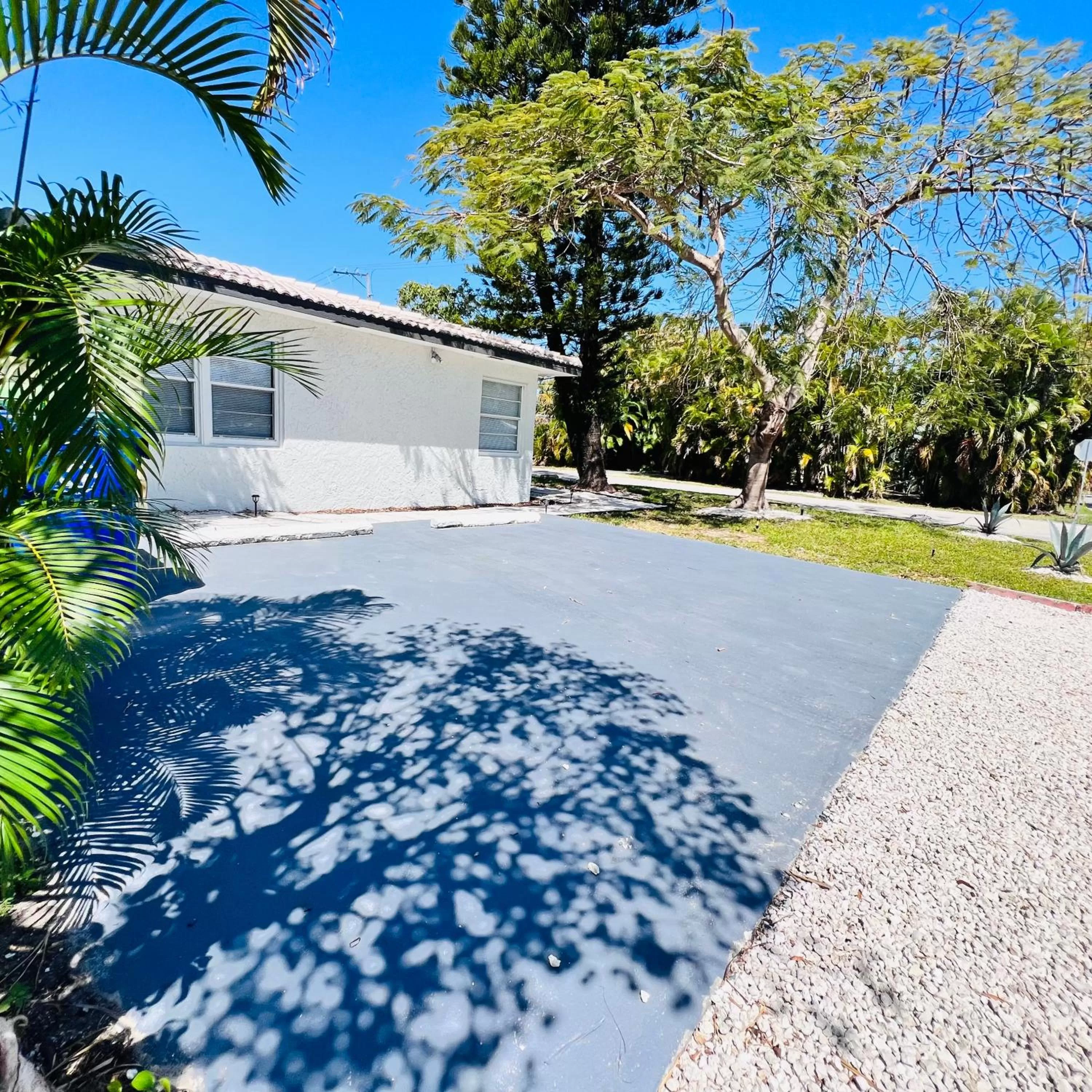 Property building in CocoBay 2BR Condos Near Beach, Galleria Mall, Wilton Manors, Cruise Port