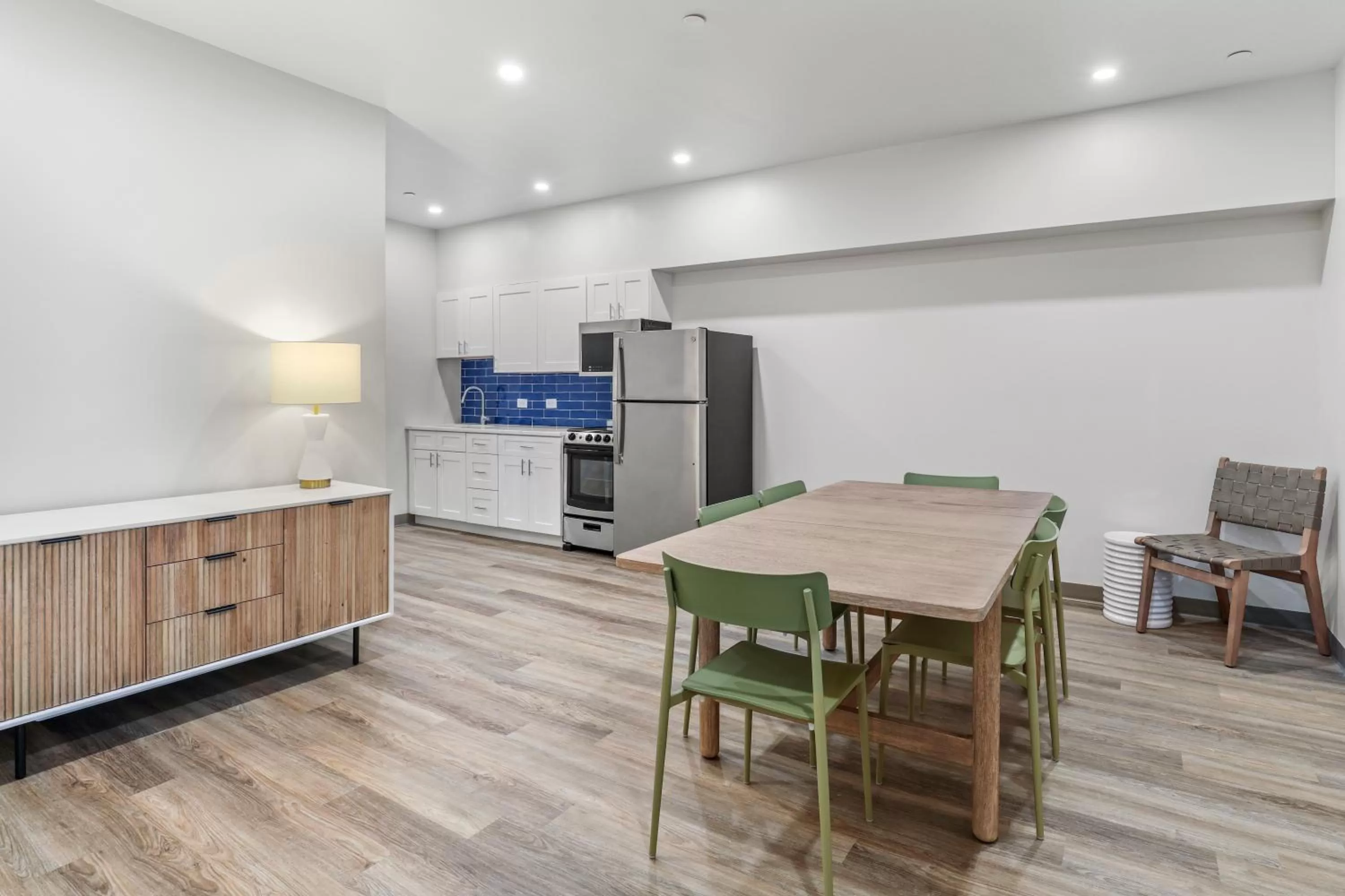 Kitchen or kitchenette in Seaport Suites