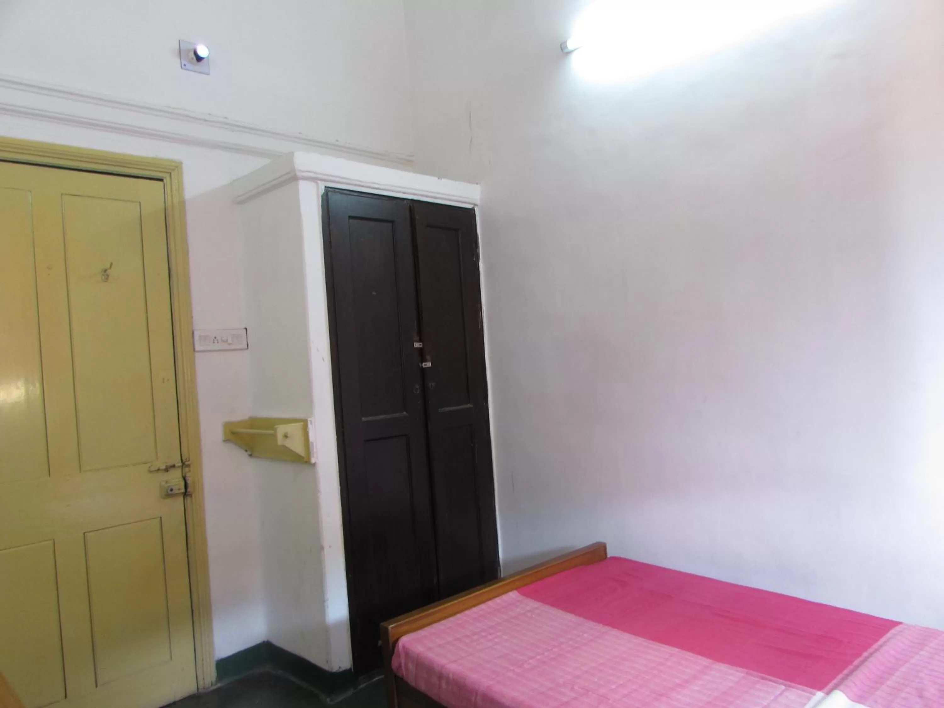 Bed in YWCA GALLWAY GUEST HOUSE