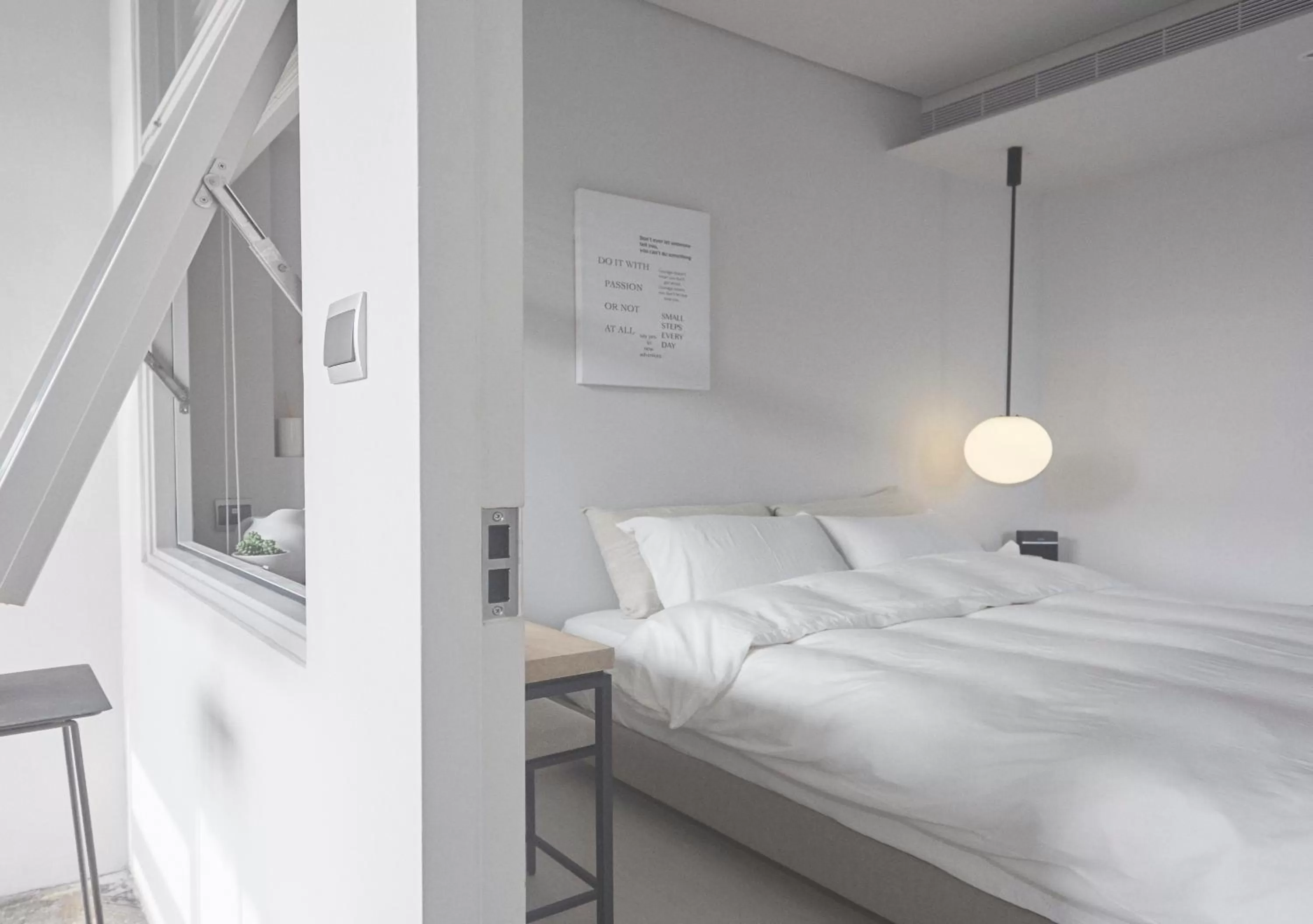 Photo of the whole room, Bed in The Door Inn