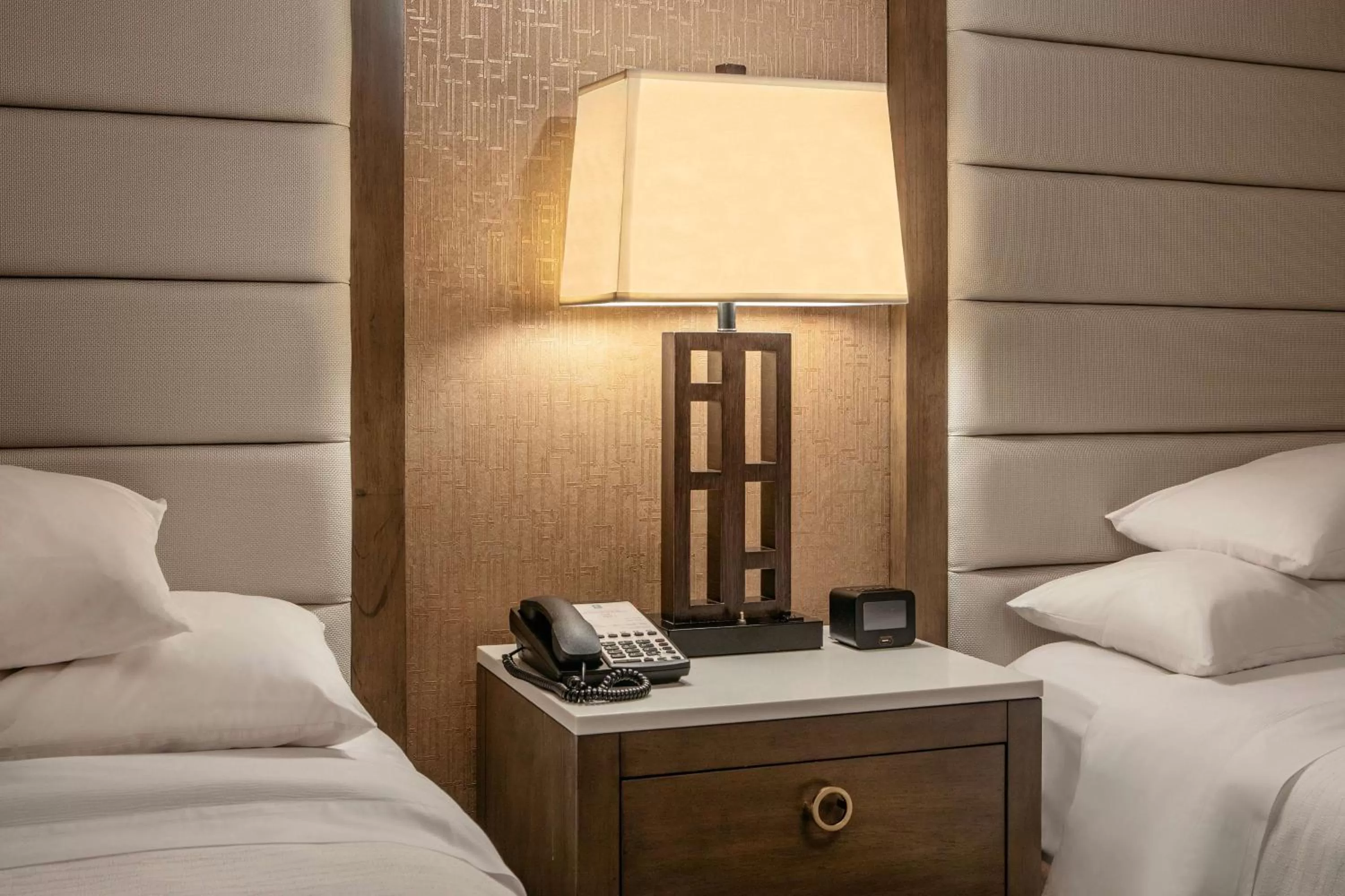 Bed in Embassy Suites by Hilton Boston Waltham