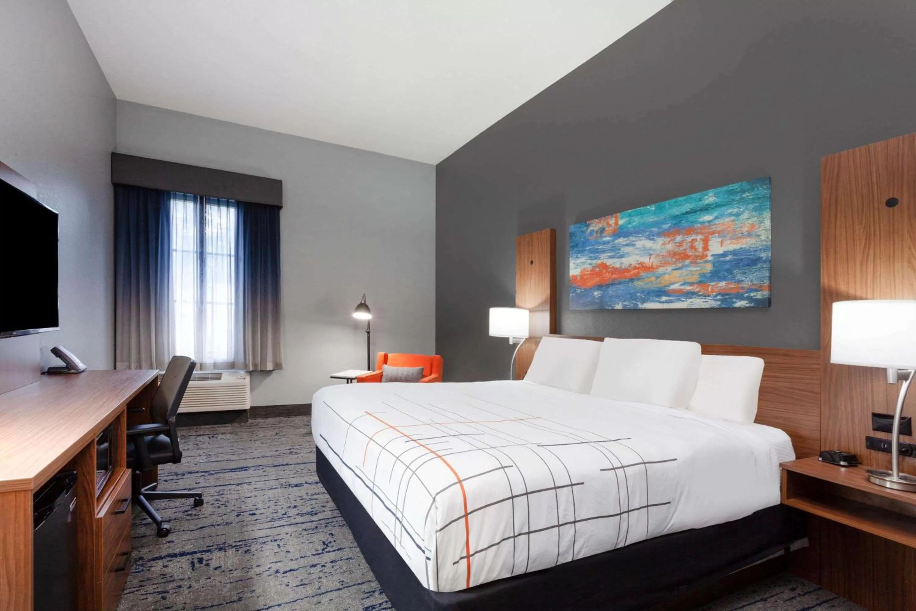 Photo of the whole room, Bed in La Quinta by Wyndham St. Petersburg Northeast *Newly Renovated