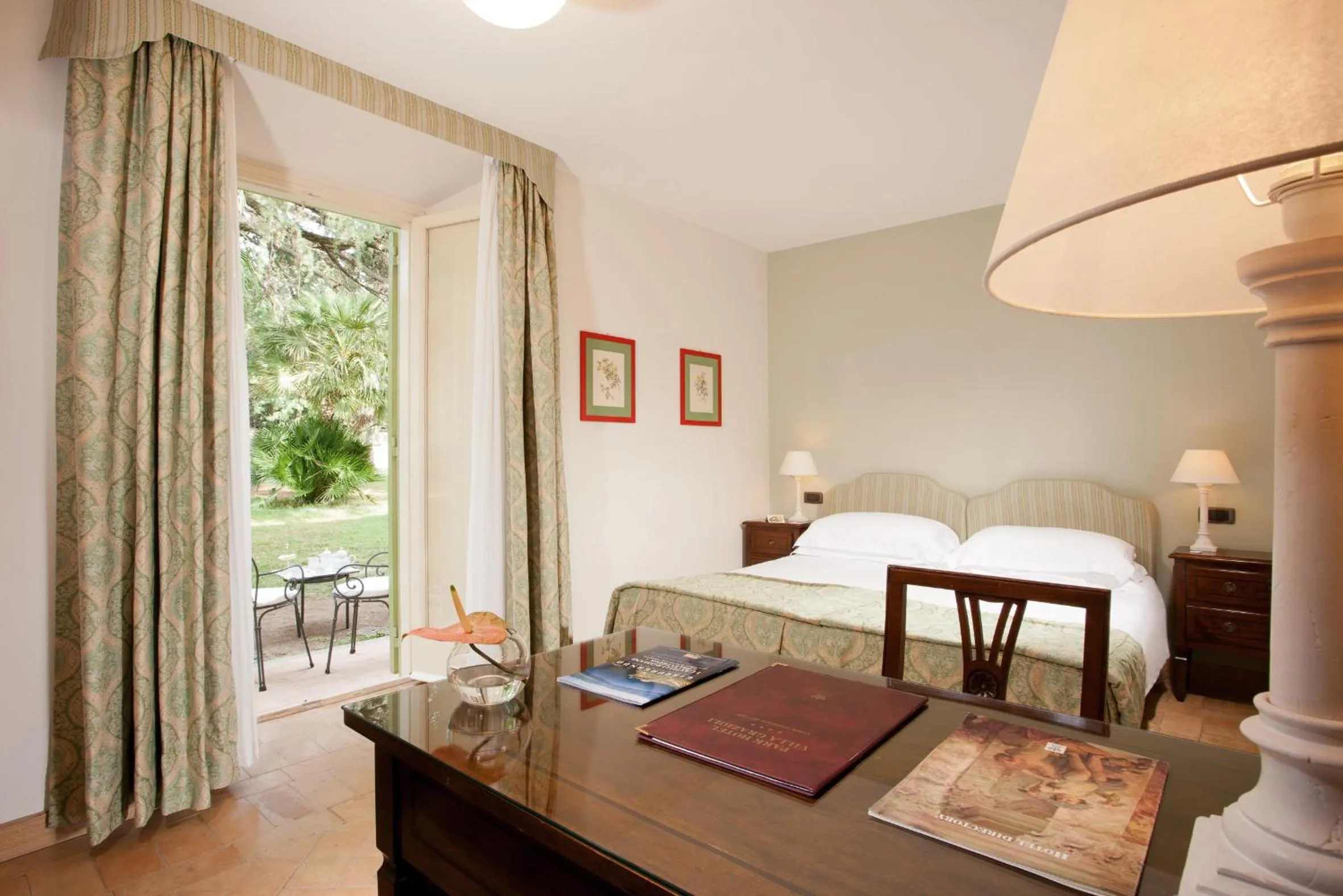 Garden, Bed in Park Hotel Villa Grazioli