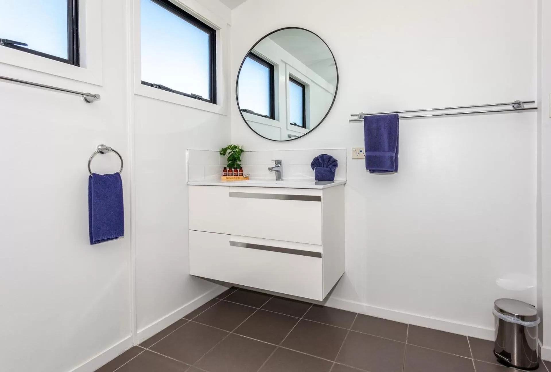 Bathroom in Tidewater Motel & Tourist Park