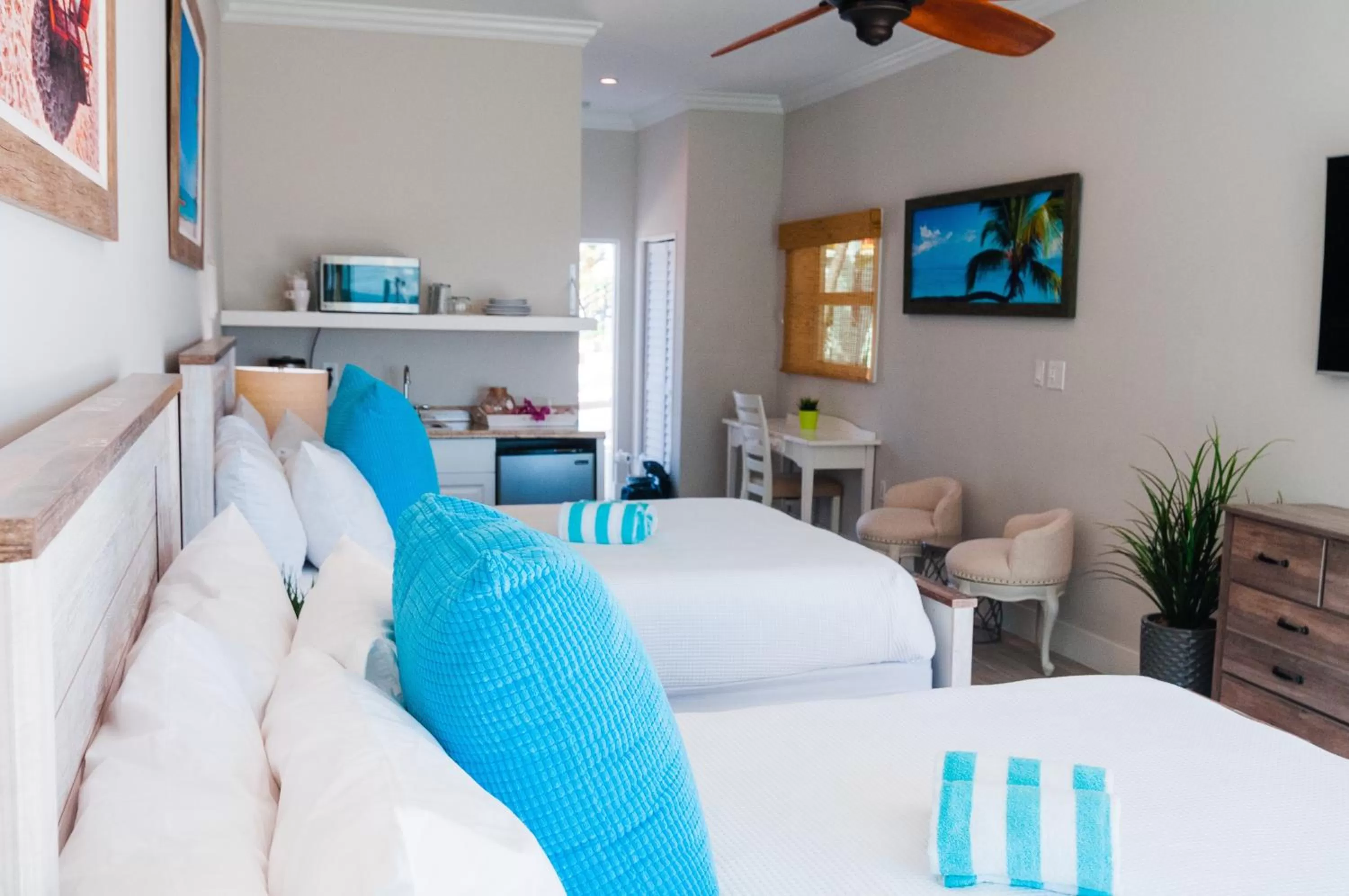 Seating area, Bed in Seascape Resort & Marina