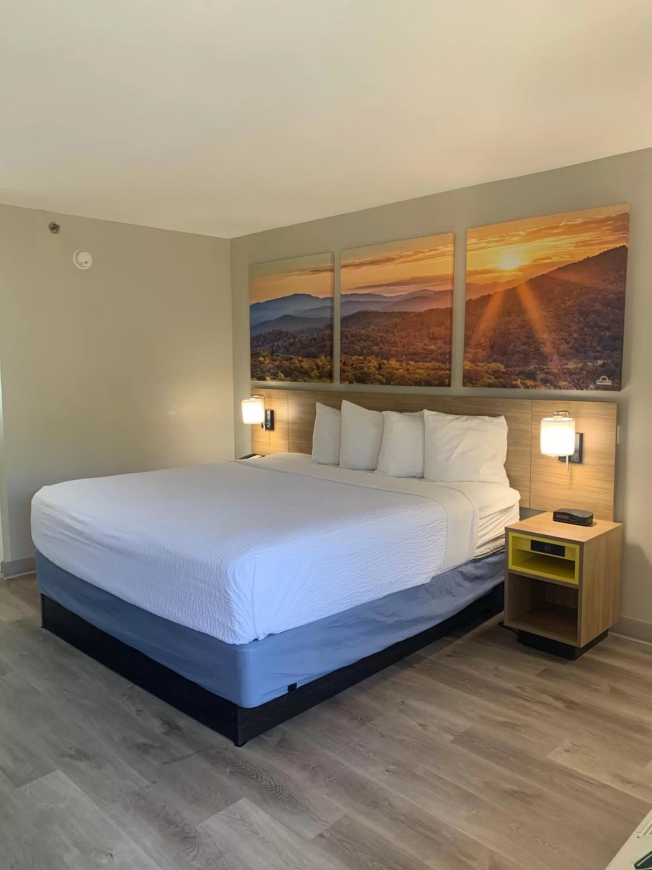 Property building, Bed in Days Inn by Wyndham Atlanta Stone Mountain