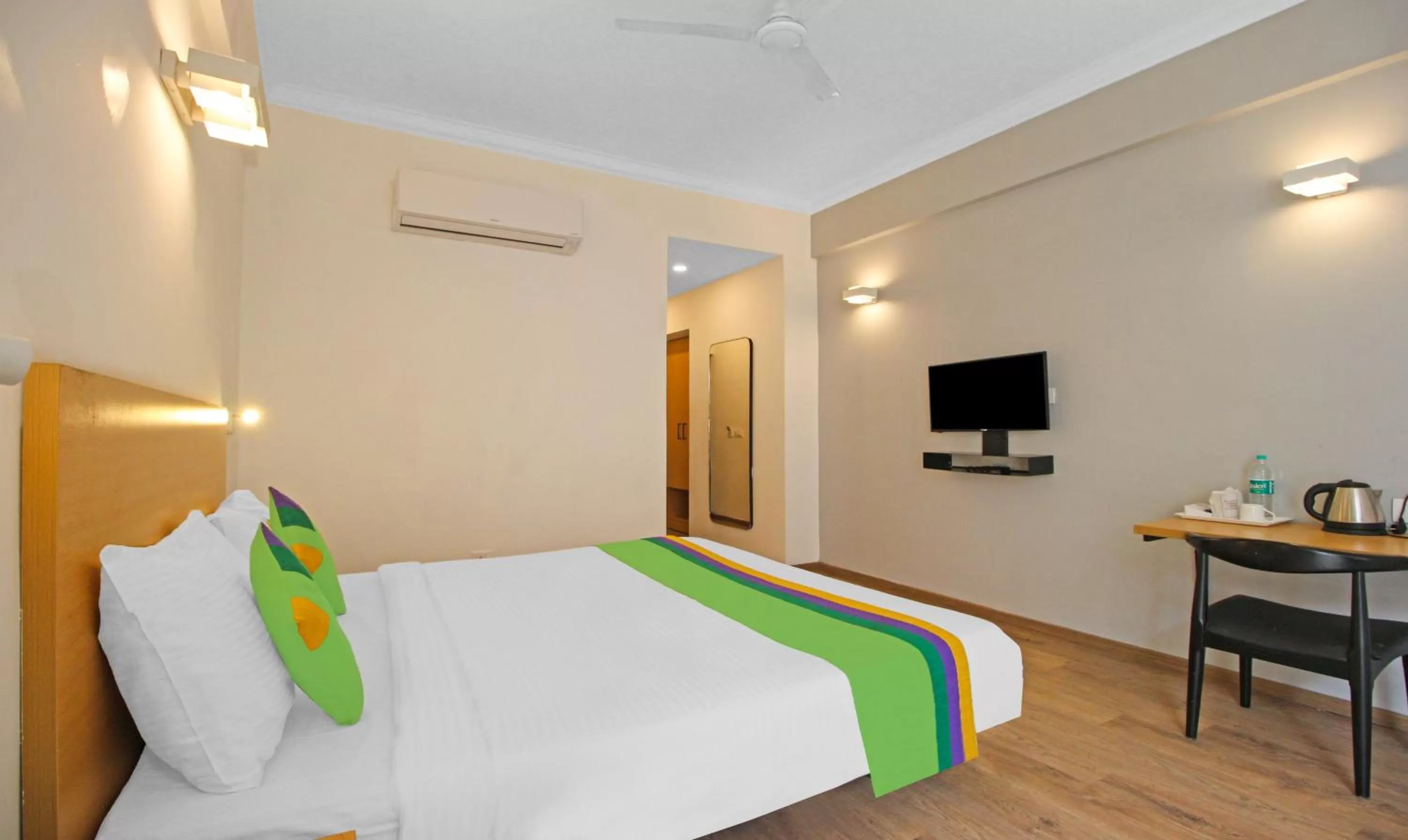 Bedroom, Bed in Treebo Grand Legacy Shahenshah