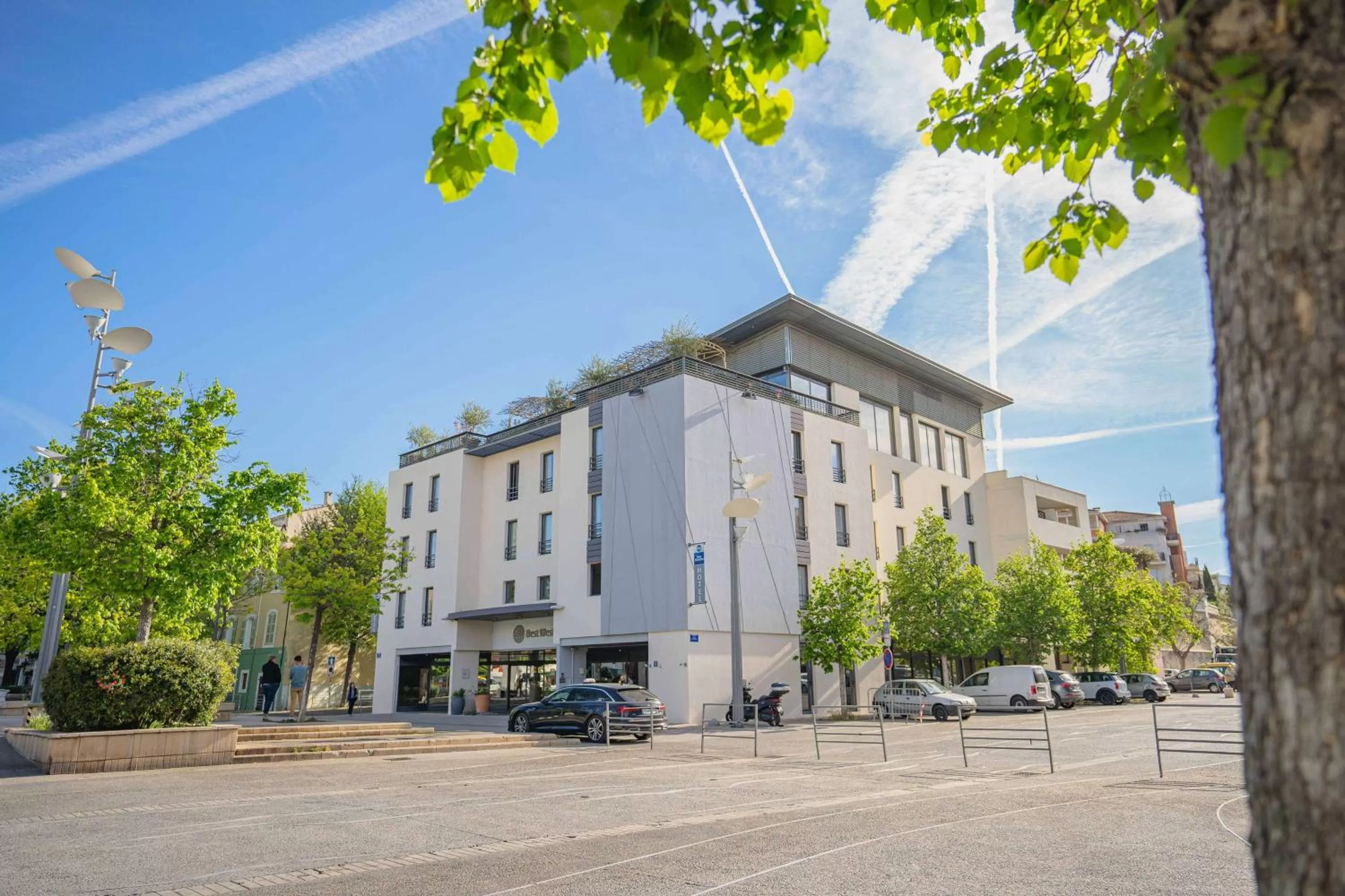 Property building in Best Western Linko Aubagne