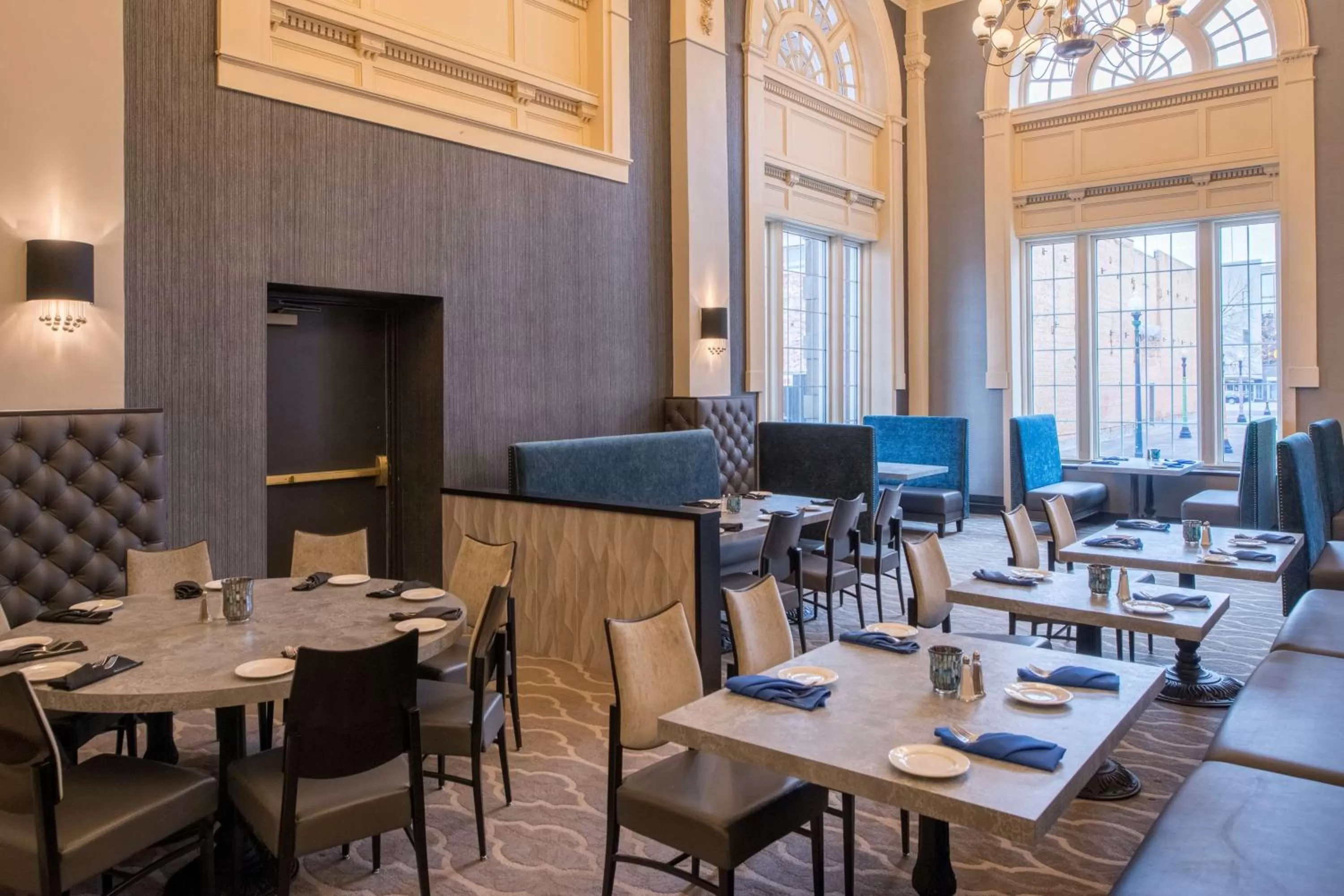 Restaurant/places to eat in DoubleTree by Hilton Utica