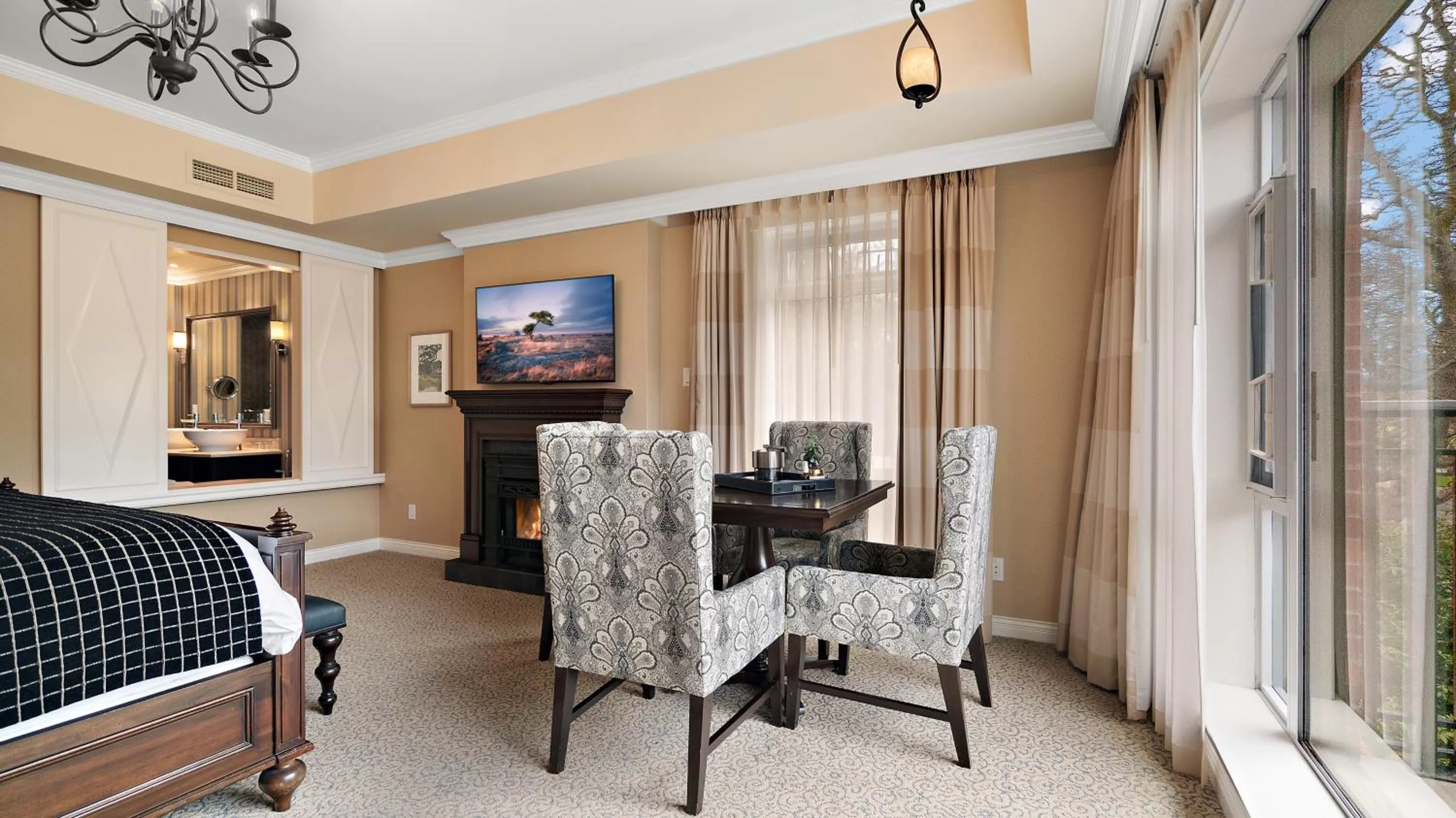 TV and multimedia in Oak Bay Beach Hotel