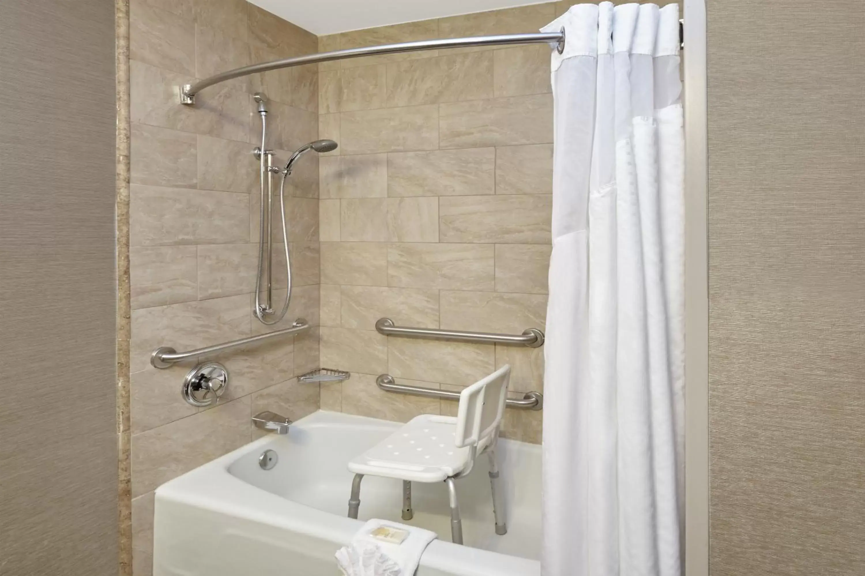 King Room with Bath Tub - Hearing Accessible in Holiday Inn Chicago Matteson Conference Center by IHG King Room with Bath Tub - Hearing Accessible in Holiday Inn Chicago Matteson Conference Center by IHG