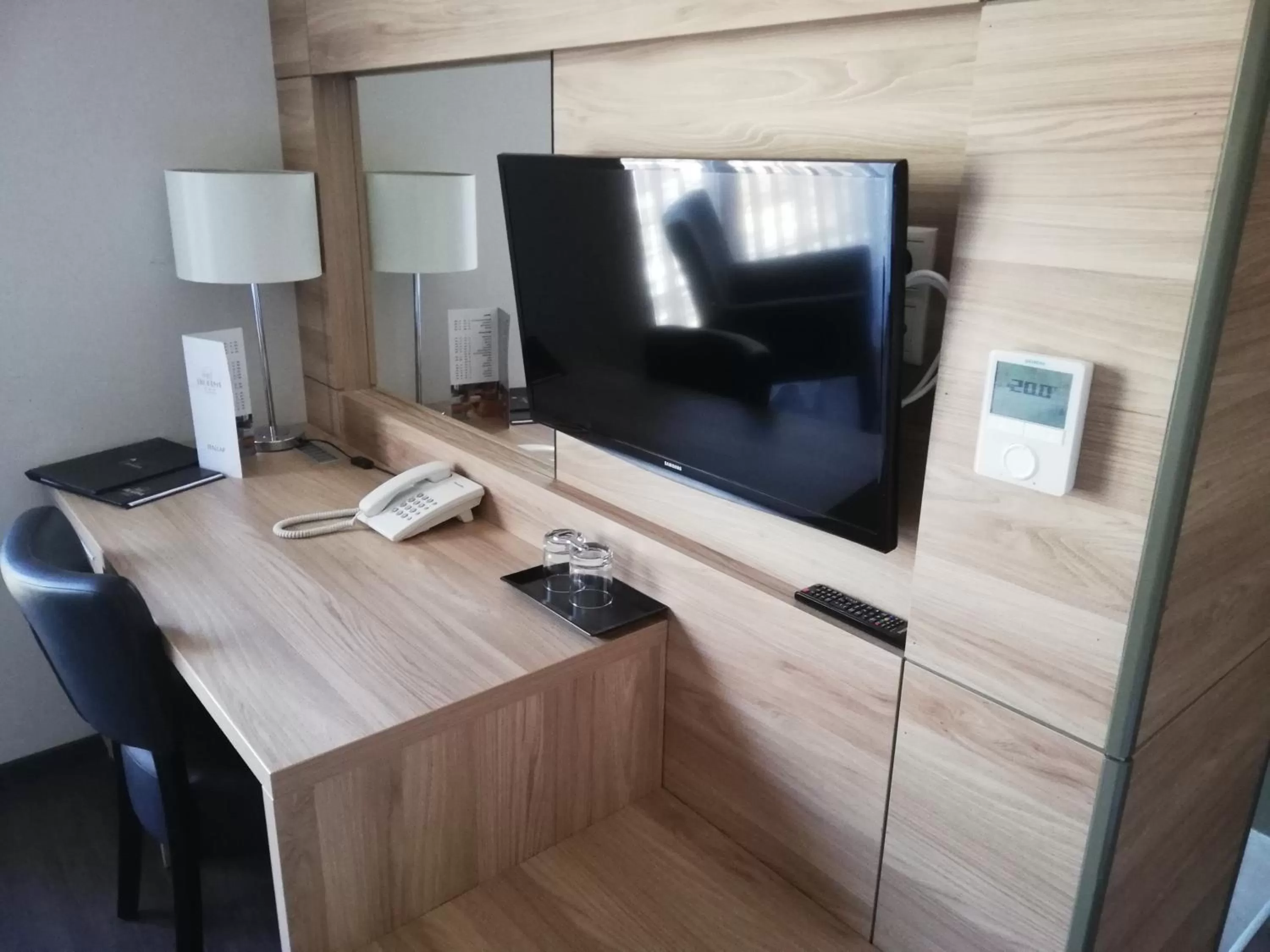 TV and multimedia, TV/Entertainment Center in Hotel Therapia