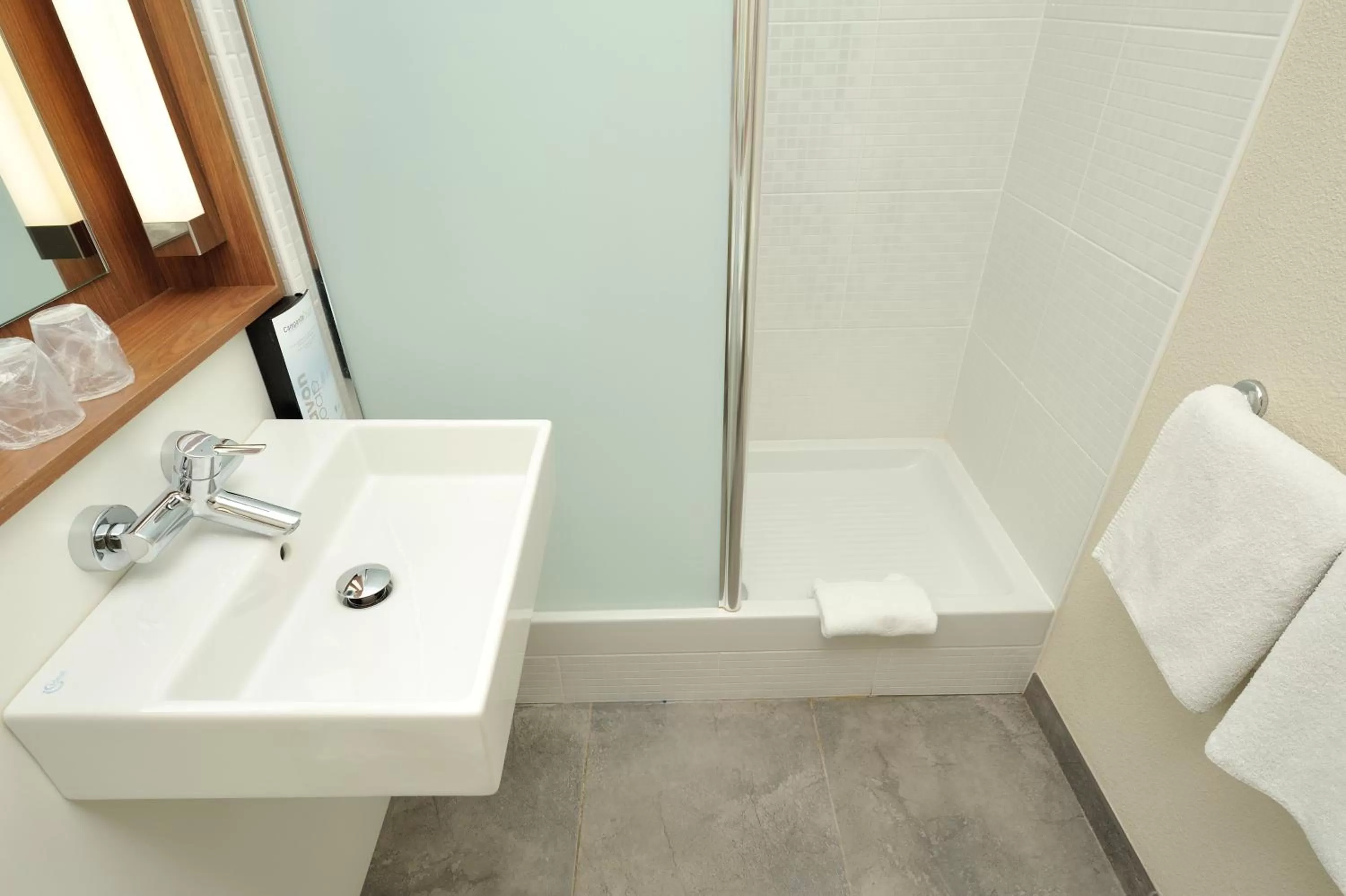 Bathroom in Campanile Grenoble Sud - Seyssins