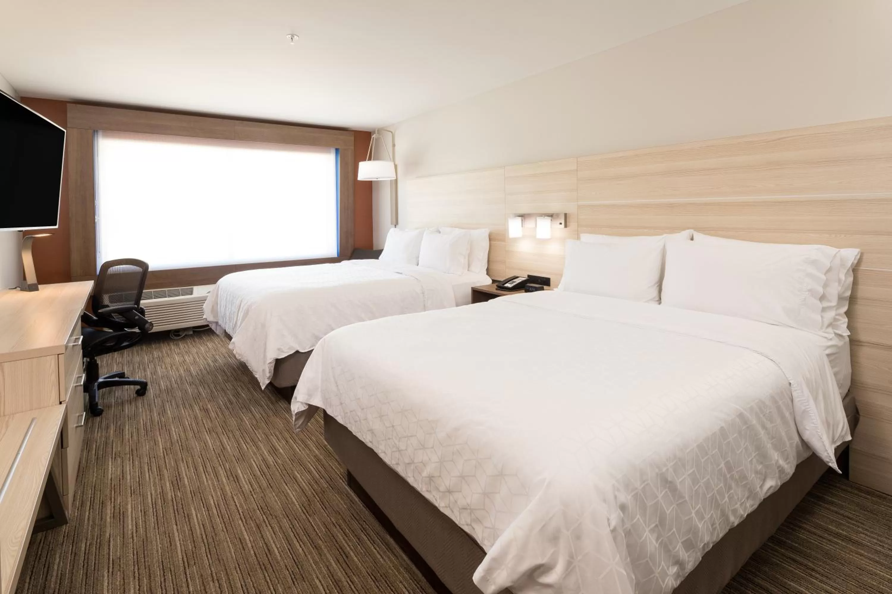 Bed in Holiday Inn Express & Suites - Portage by IHG