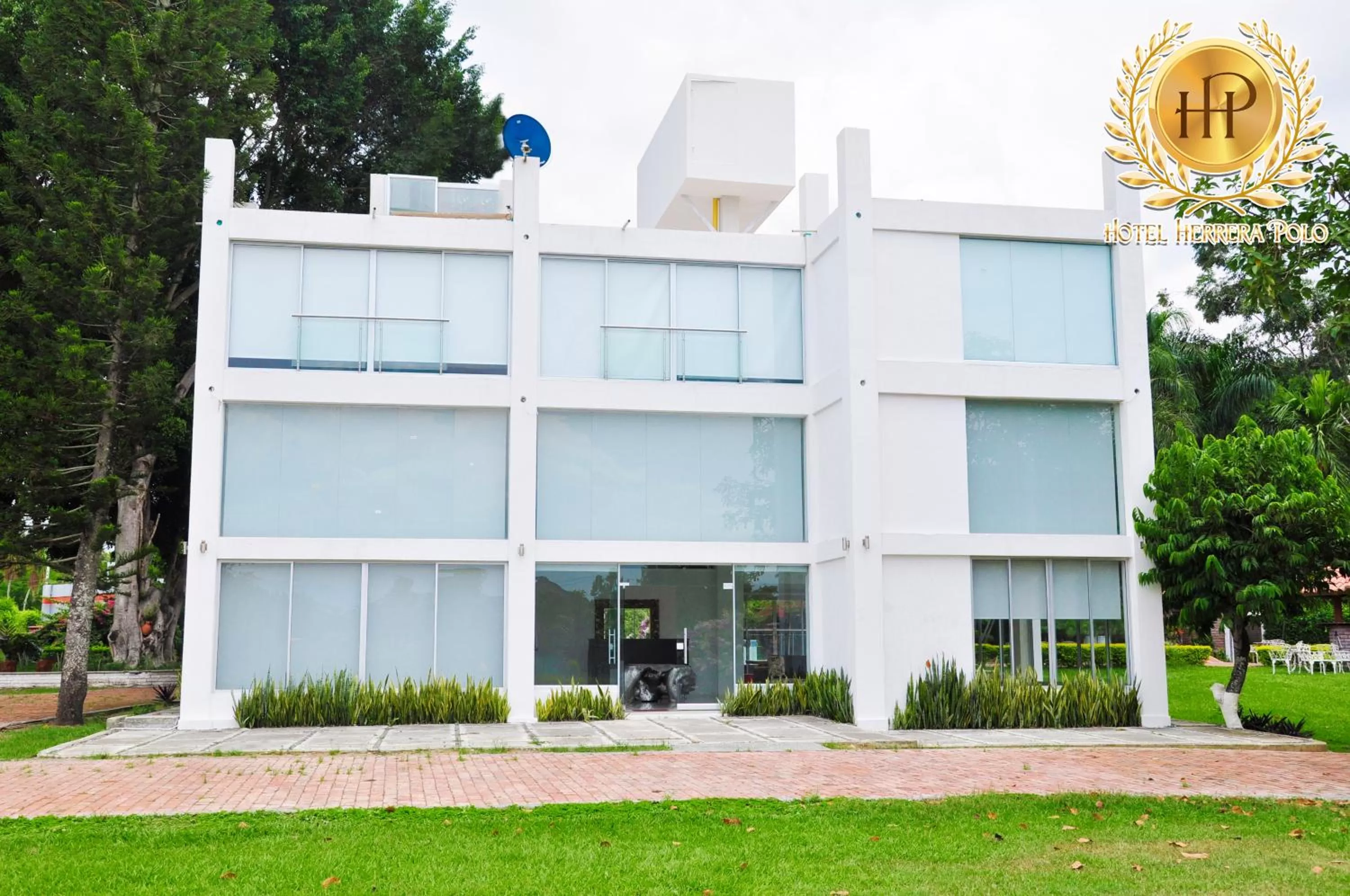 Facade/entrance, Property Building in Hotel Herrera Polo