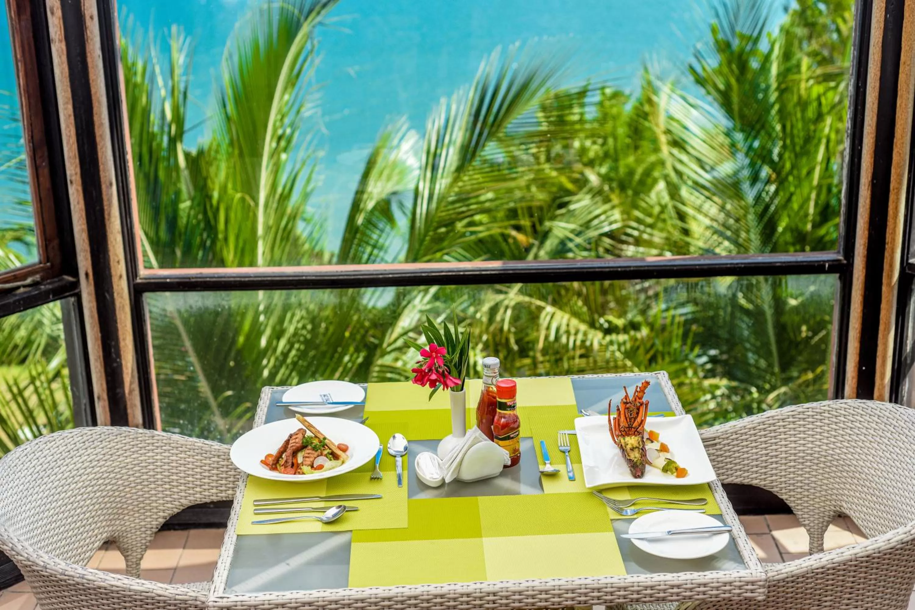 Restaurant/places to eat in CityBlue Creekside Hotel & Suites