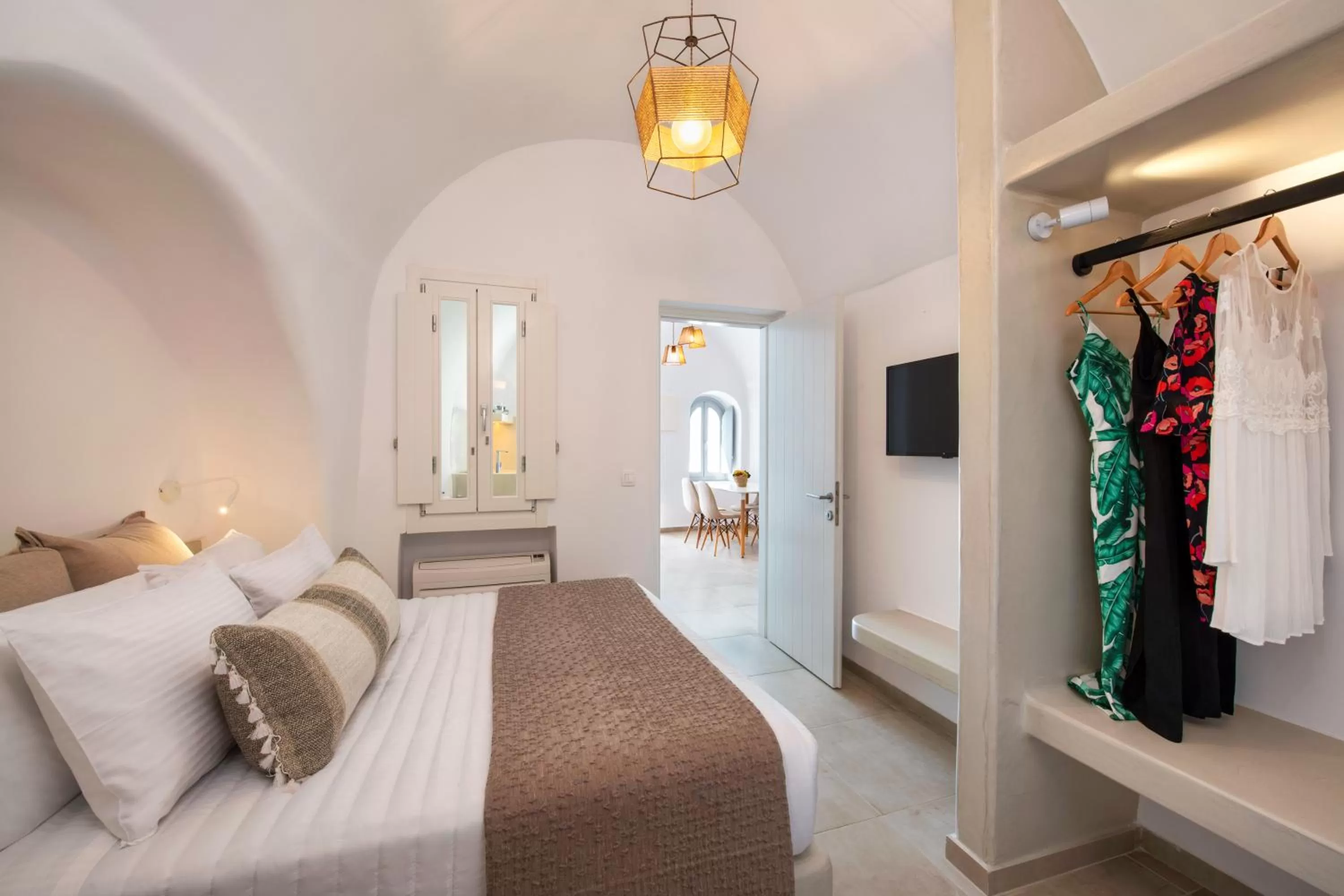 Bedroom, Bed in Hill Suites