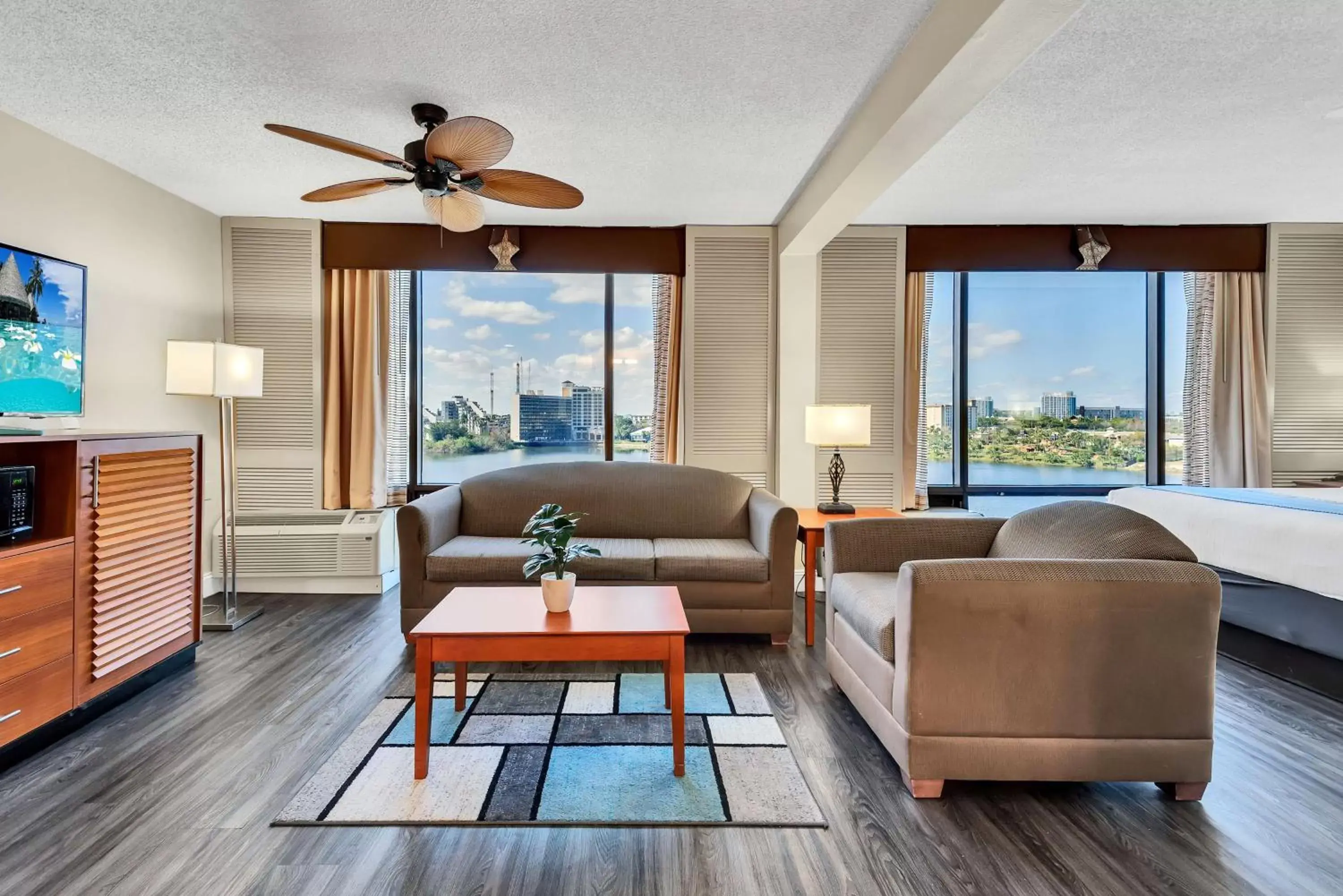 King Suite with Sofa Bed - Non-Smoking in Best Western Orlando Gateway Hotel King Suite with Sofa Bed - Non-Smoking in Best Western Orlando Gateway Hotel