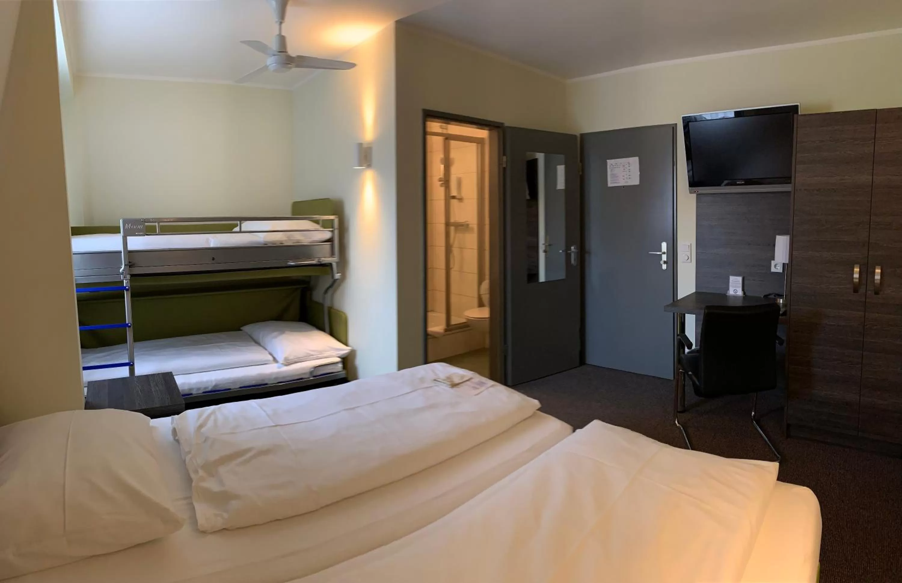 Photo of the whole room, Bunk Bed in Behringers City Hotel Nürnberg