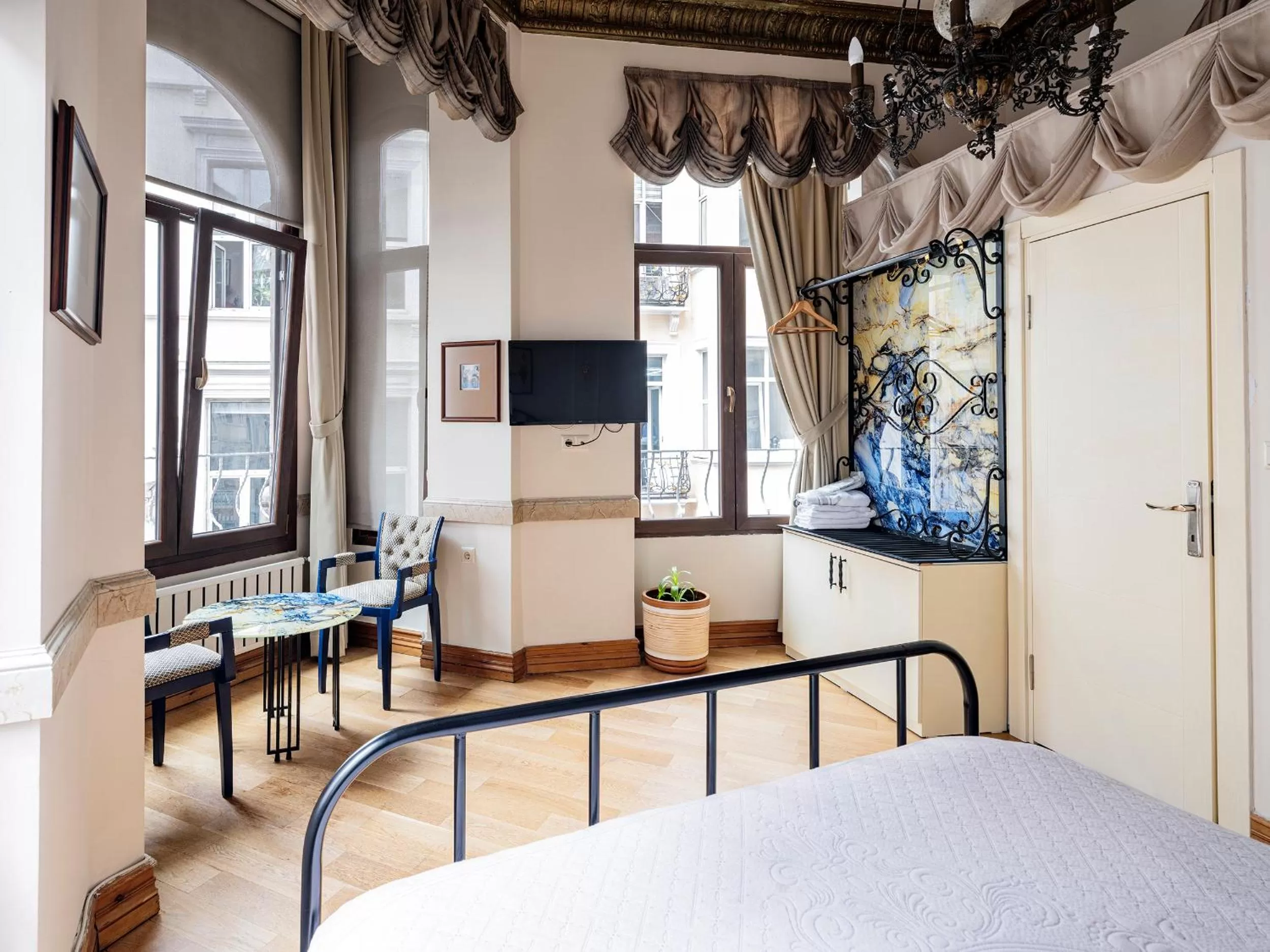 Bed in Ragip Pasha Apartments