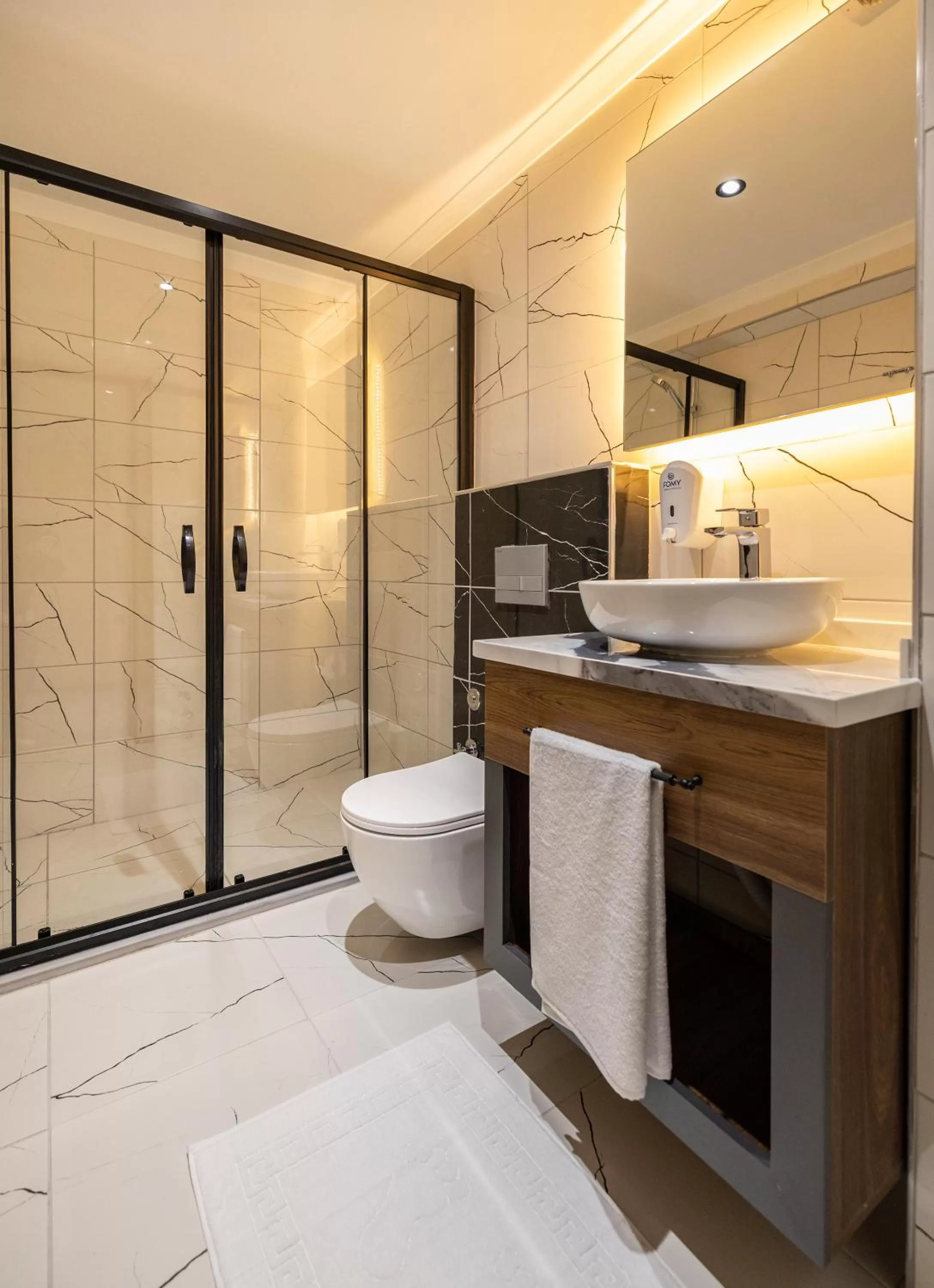 Shower in Türkler Suite Hotel