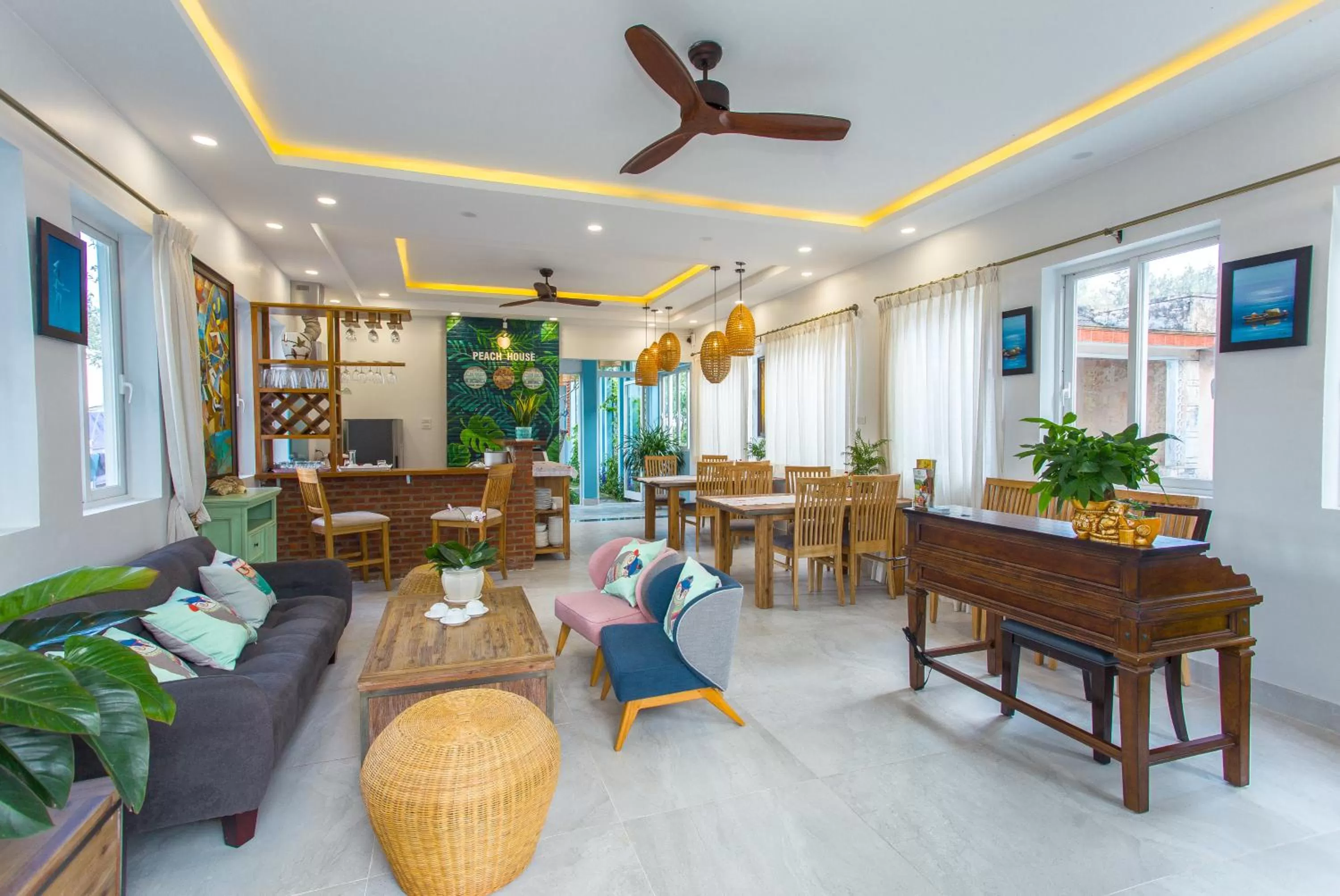 Restaurant/Places to Eat in Peach House