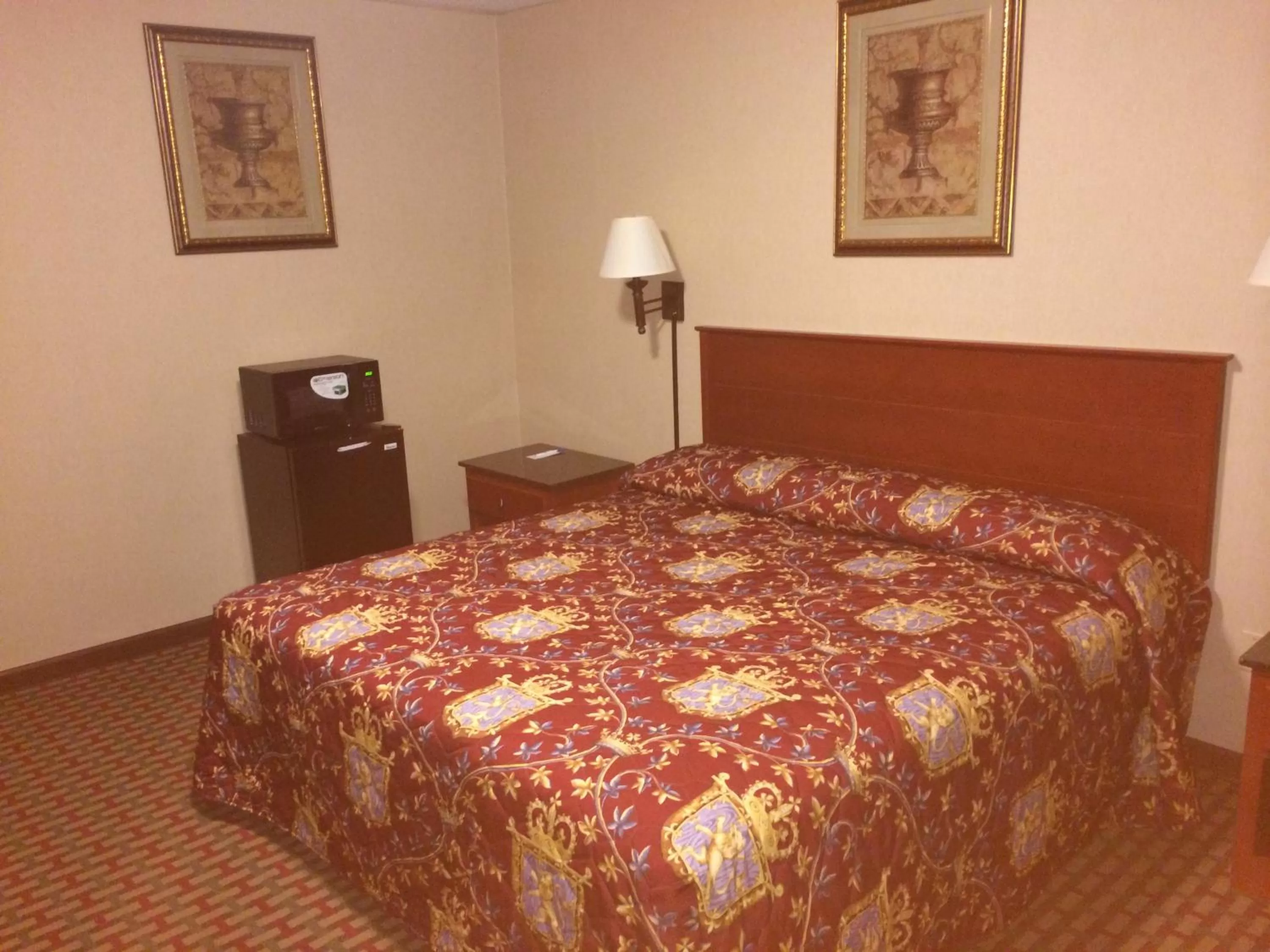 Standard King Room - Smoking in Rodeway Inn Paterson New Jersey