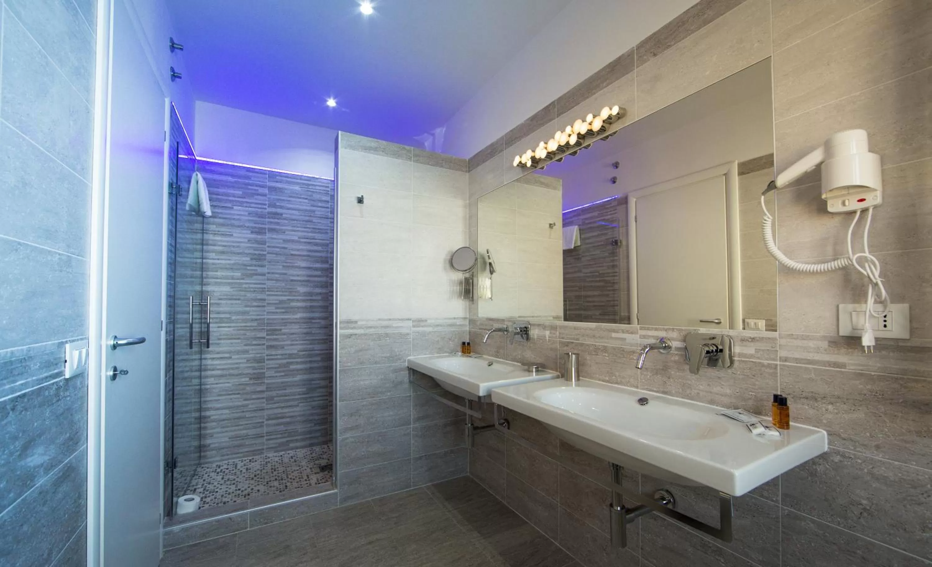 Shower in Love of Rome