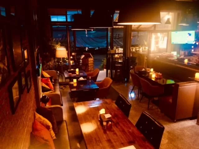 Restaurant/places to eat in The Urban Age DeLuxe