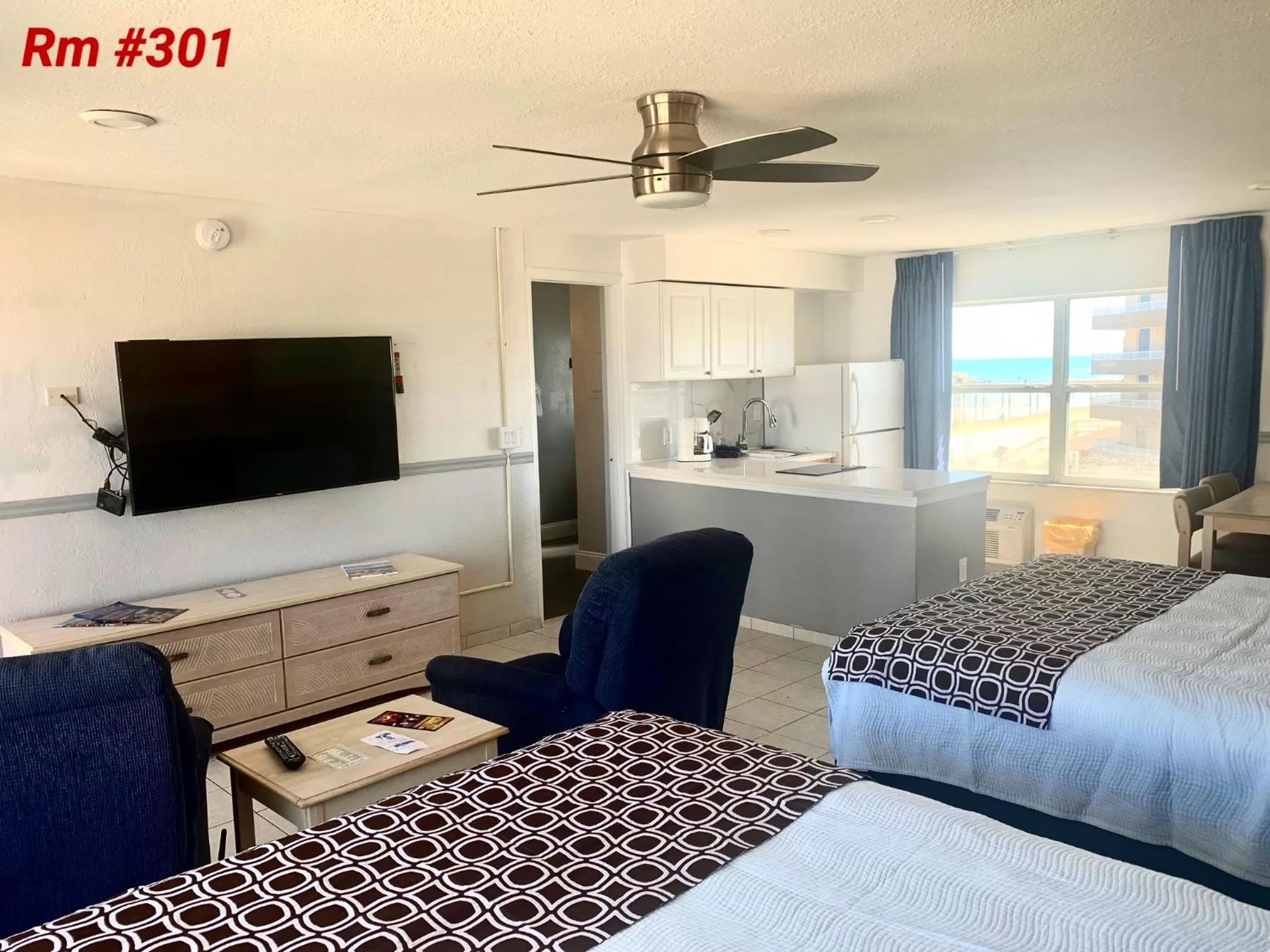 Bed in Sand Castle Motel