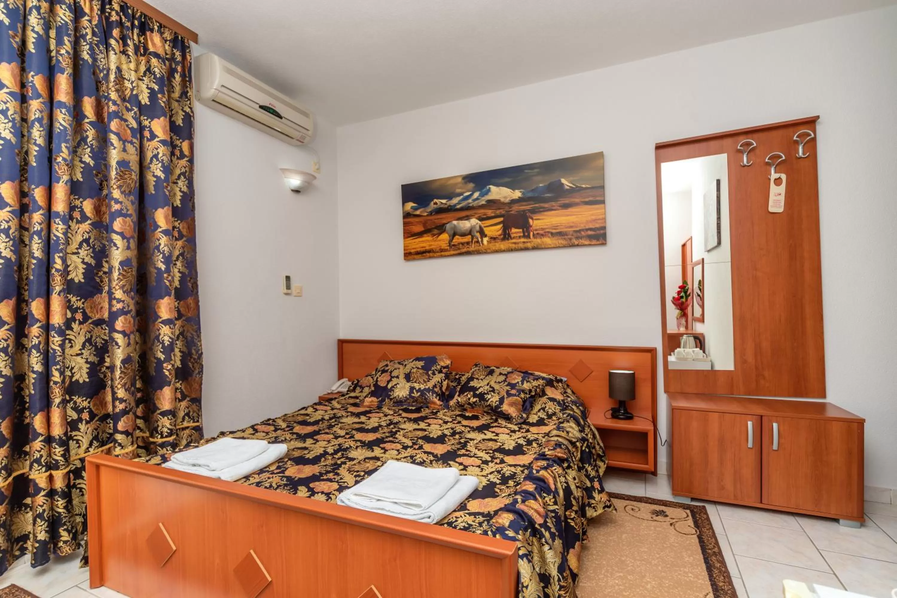 Photo of the whole room, Bed in " Villa Kruna Lux "