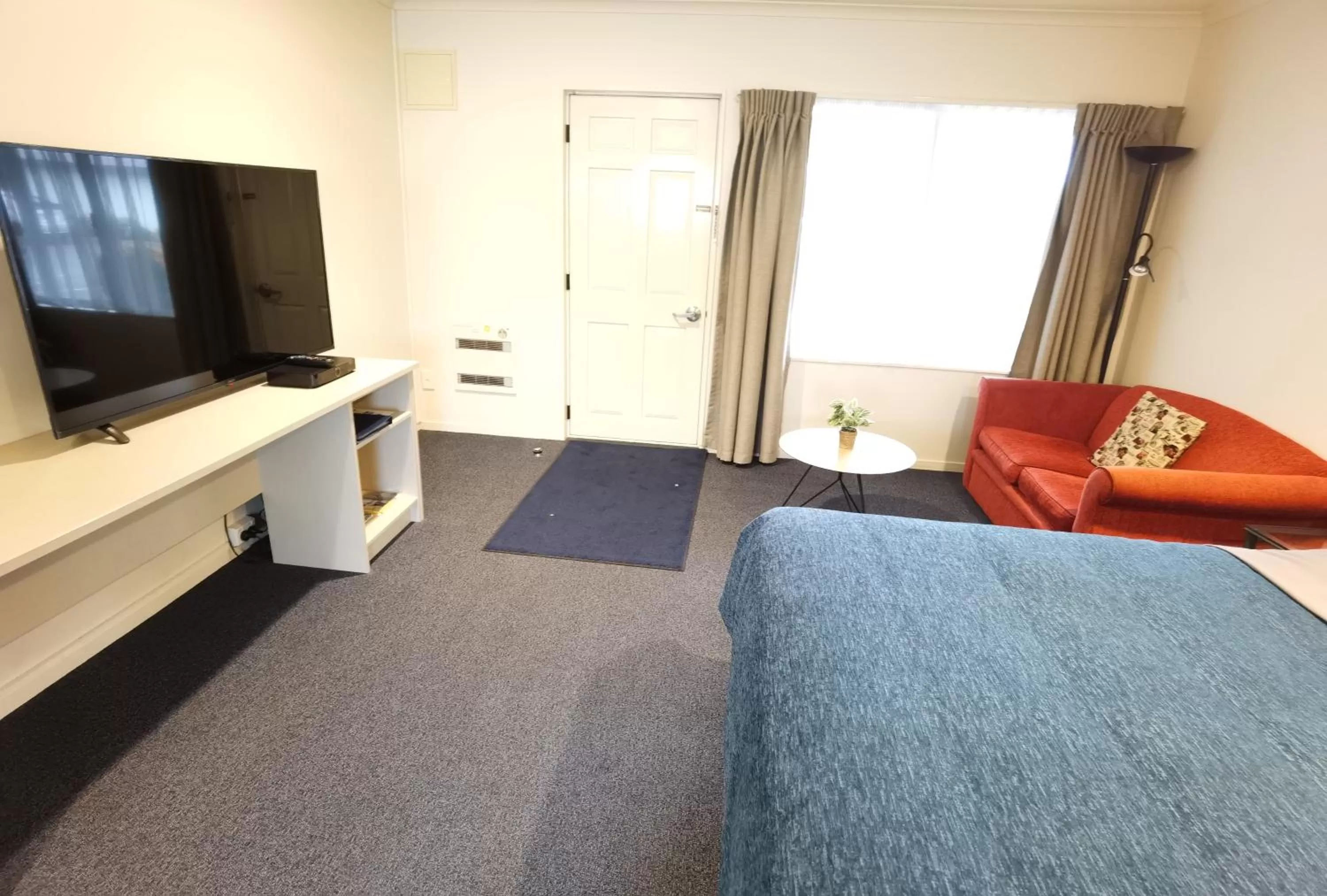 TV and multimedia, Bed in Harringtons Motor Lodge