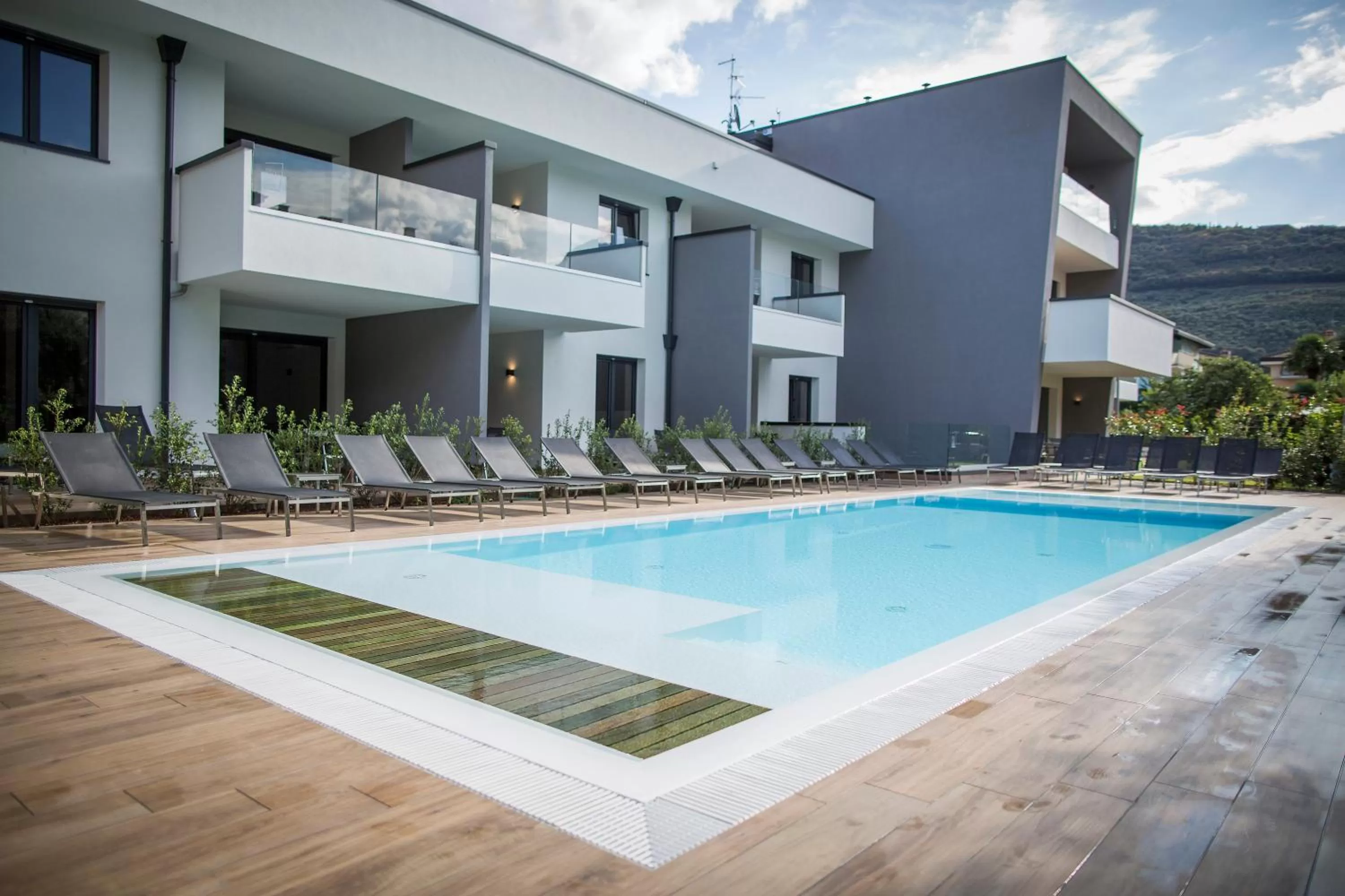 Swimming pool in Riva Lake Lodge