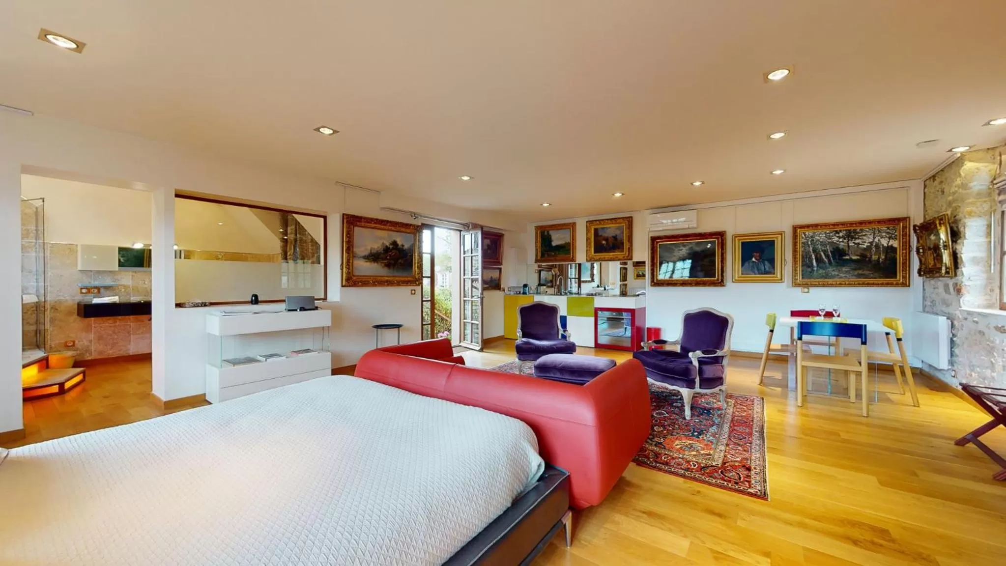 Bed in Besharat Gallery & Museum