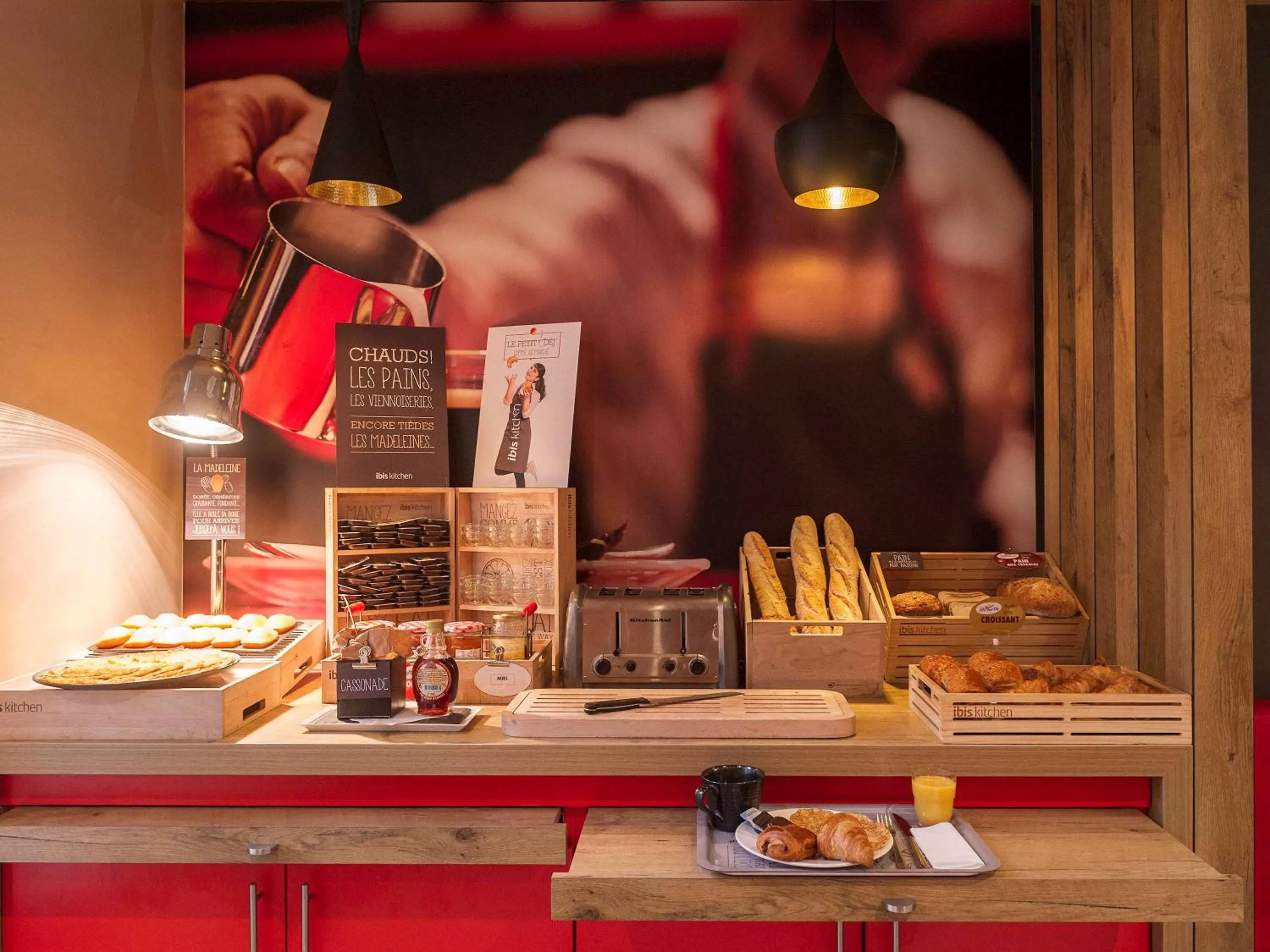 Restaurant/places to eat in ibis Paris Vaugirard Porte de Versailles