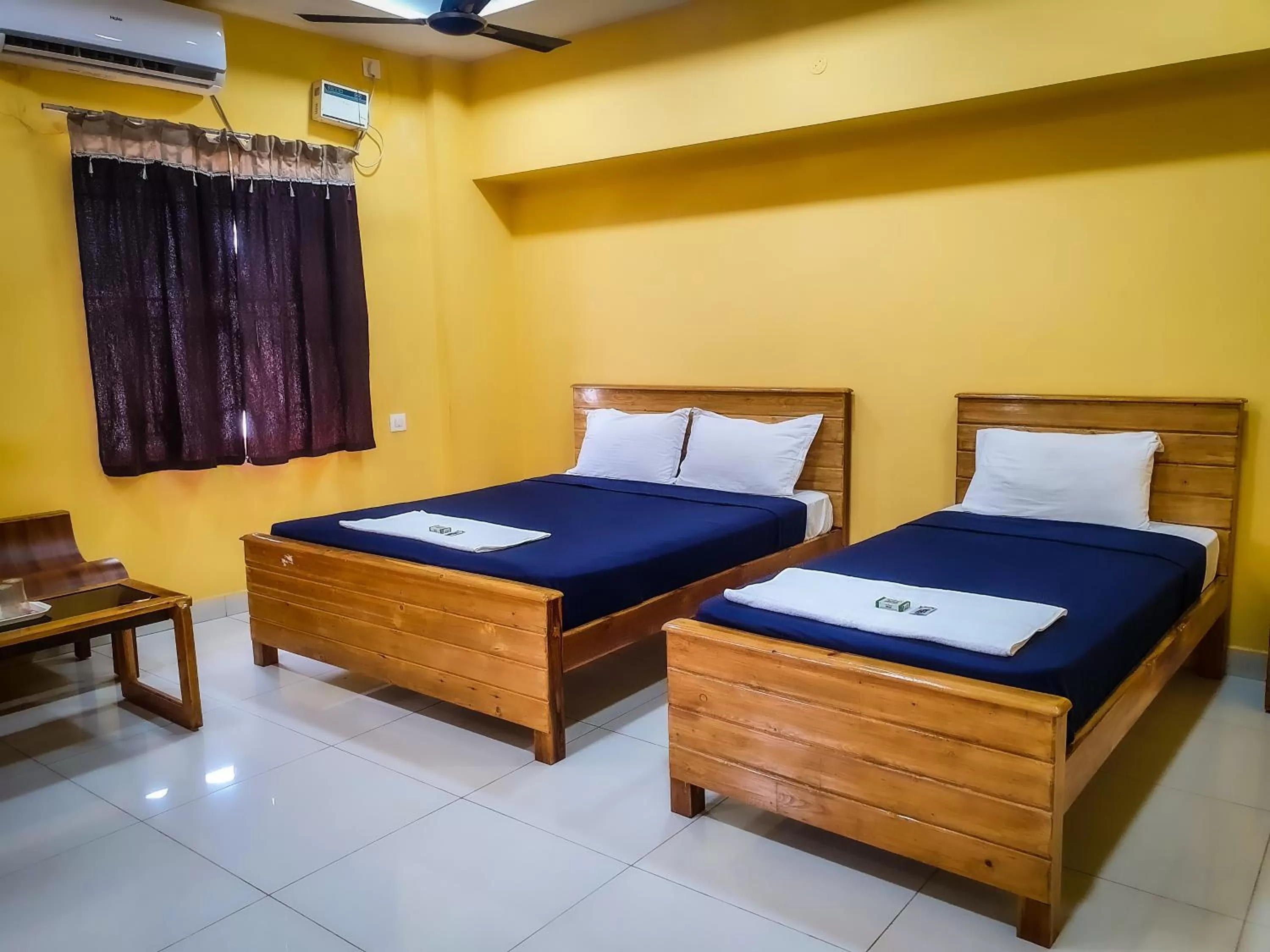 Photo of the whole room, Bed in Le Hotel Host